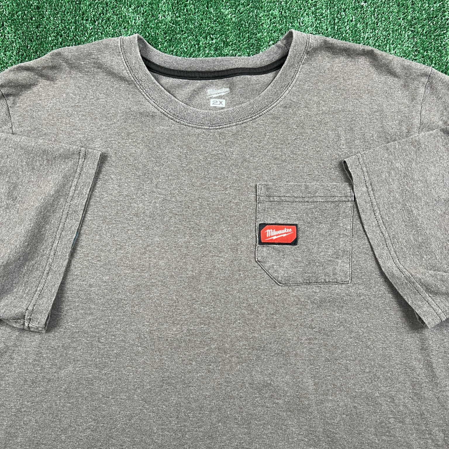 Milwaukee T-Shirt Men&rsquo;s 2XL Gray Short Sleeve Pocket Workwear Crewneck Cotton