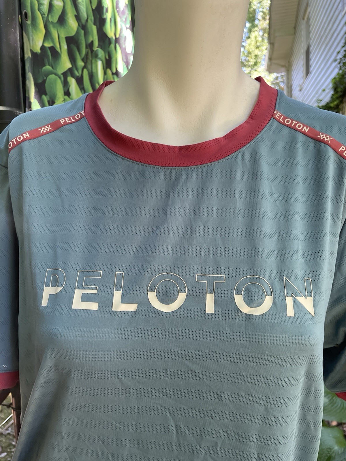 PELETON T Shirt Men&rsquo;s or Womens L Lightweight Blue & Red w logo Easy Care Good