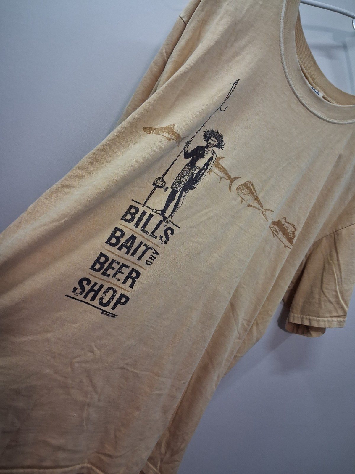 Crazy Shirts Bill&rsquo;s Bait Beer Shop Graphic Tee Fishing Hawaii L