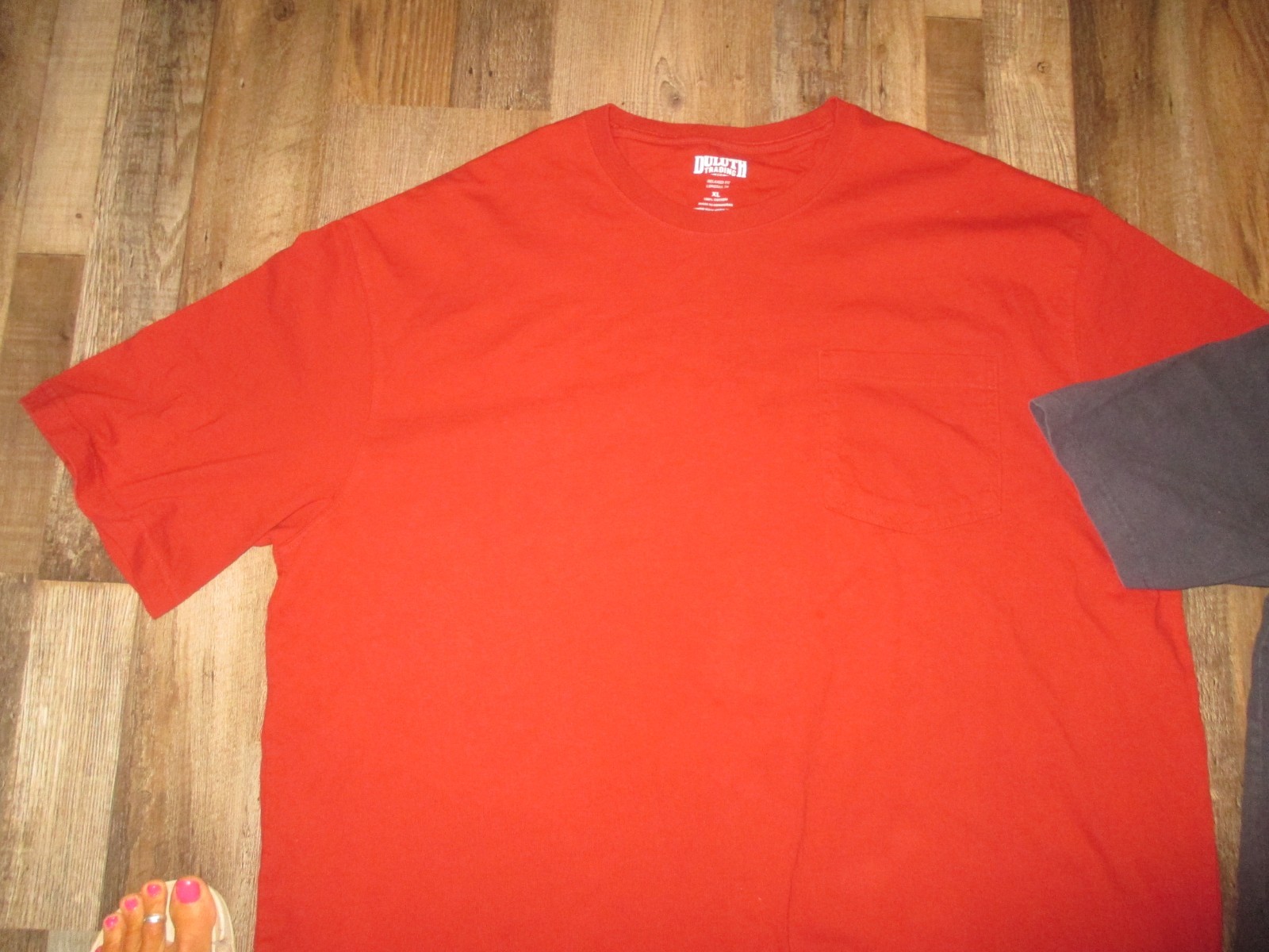 DULUTH TRADING CO. mens lot of 2 navy/burgundy RELAXED FIT LONGTAIL t-shirts