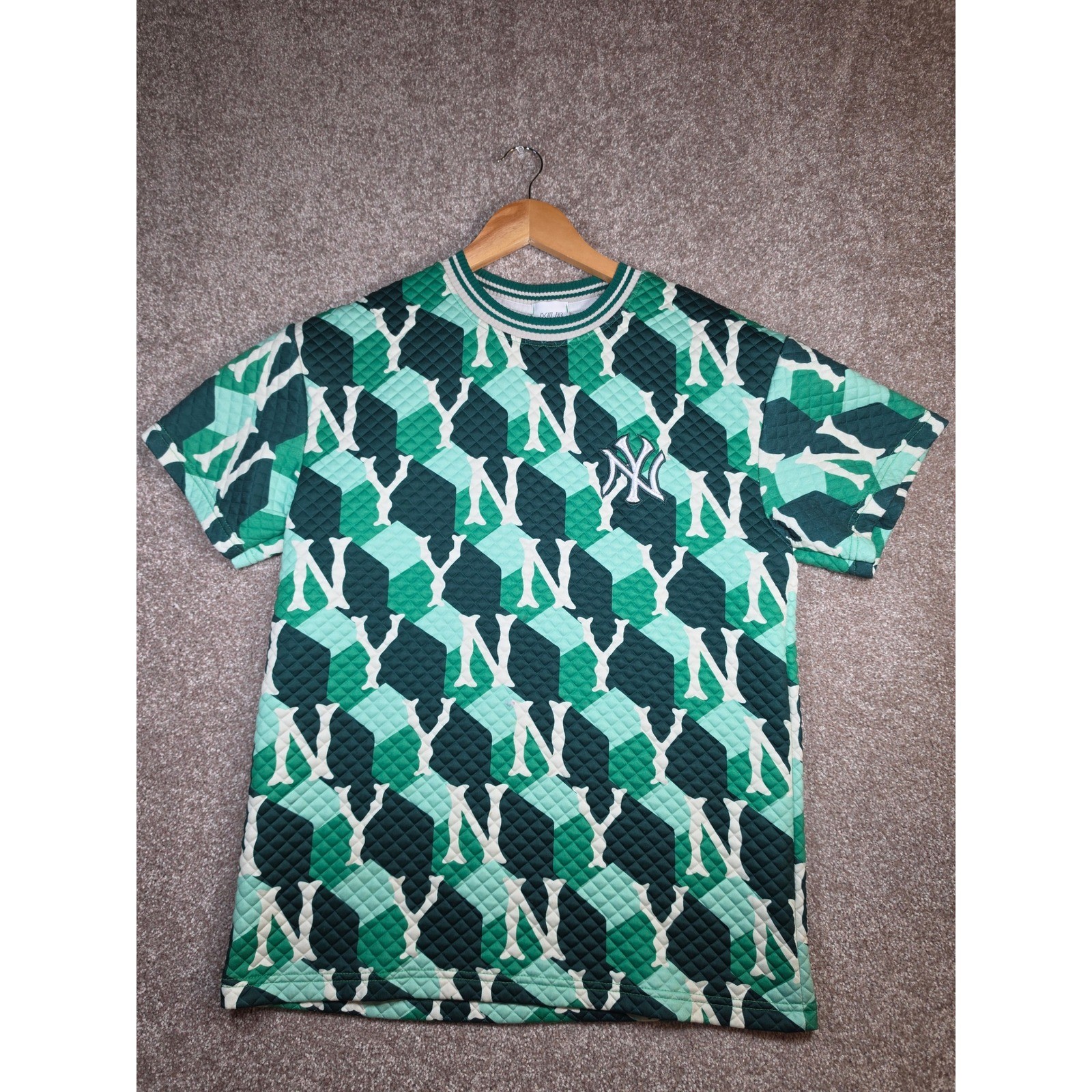MLB New York Yankees Mens S/M Green Quilted Monogram Short Sleeve Shirt NY Logo