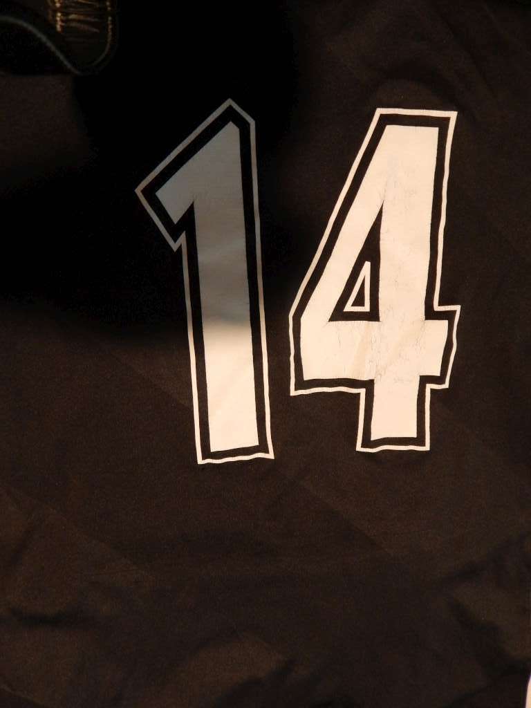 UA Under Armour United Hurricanes Mens Size S semi-fitted heatgear athletic shrt