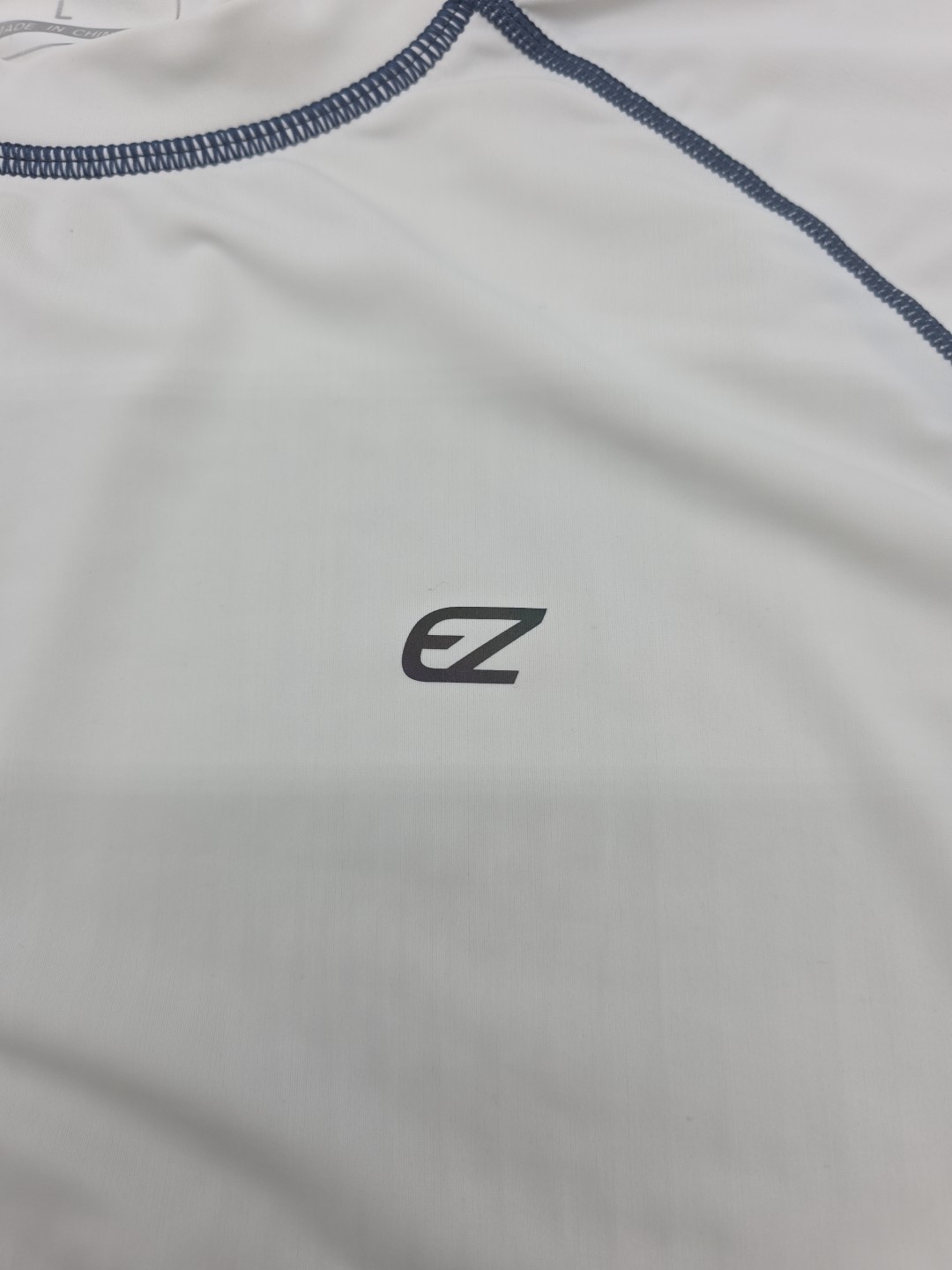 EZRUN T-Shirt Men Large White Logo Running Tee..#38852