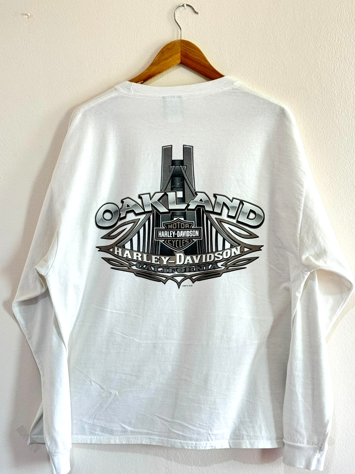 Harley Davidson Oakland CA Long Sleeve Shirt Mens XL White Spell Out Sleeve Bike
