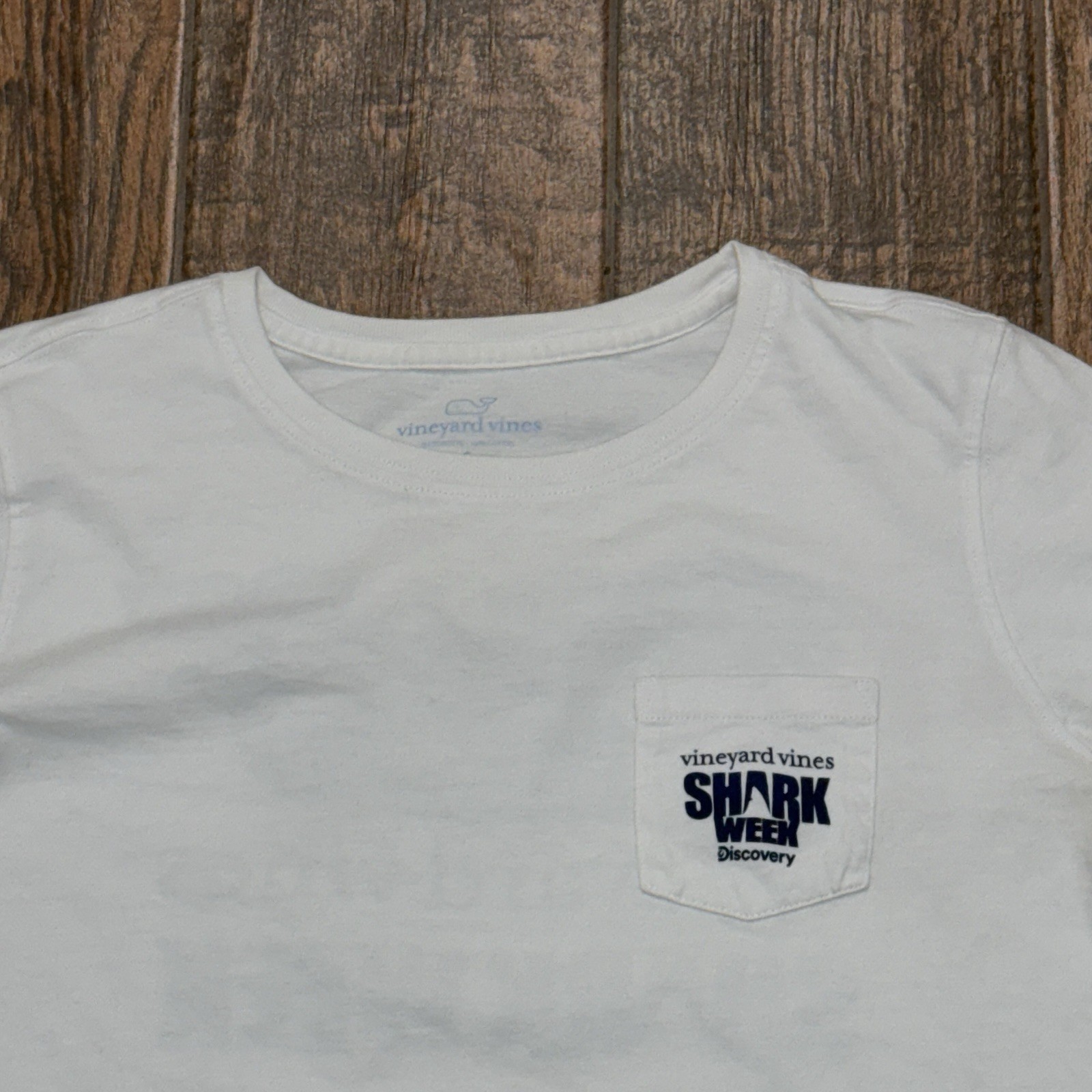 Vineyard Vines Men&rsquo;s White Long Sleeve Shark Week Discovery Whale T Shirt Small