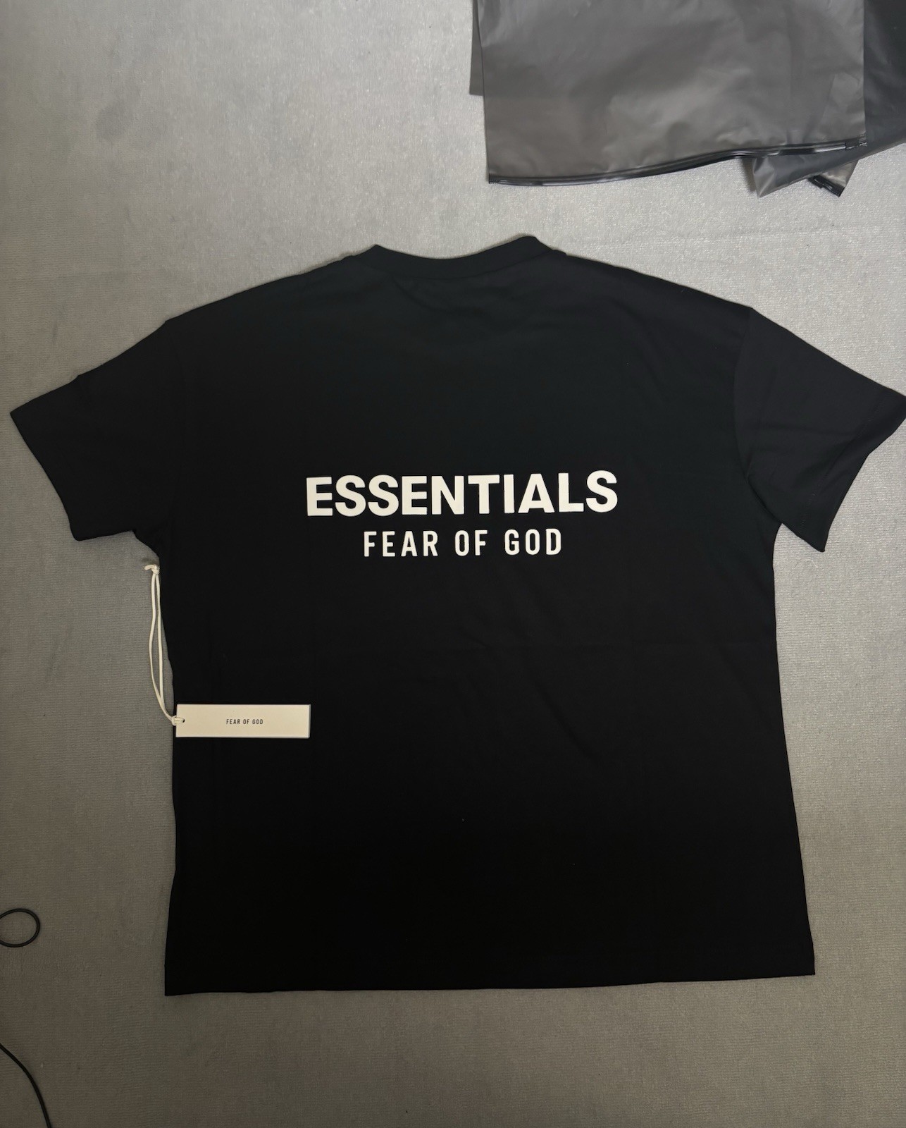 Fear of God ESSENTIALS Men&rsquo;s M Black Logo Graphic Crew Neck Short Sleeve Tee