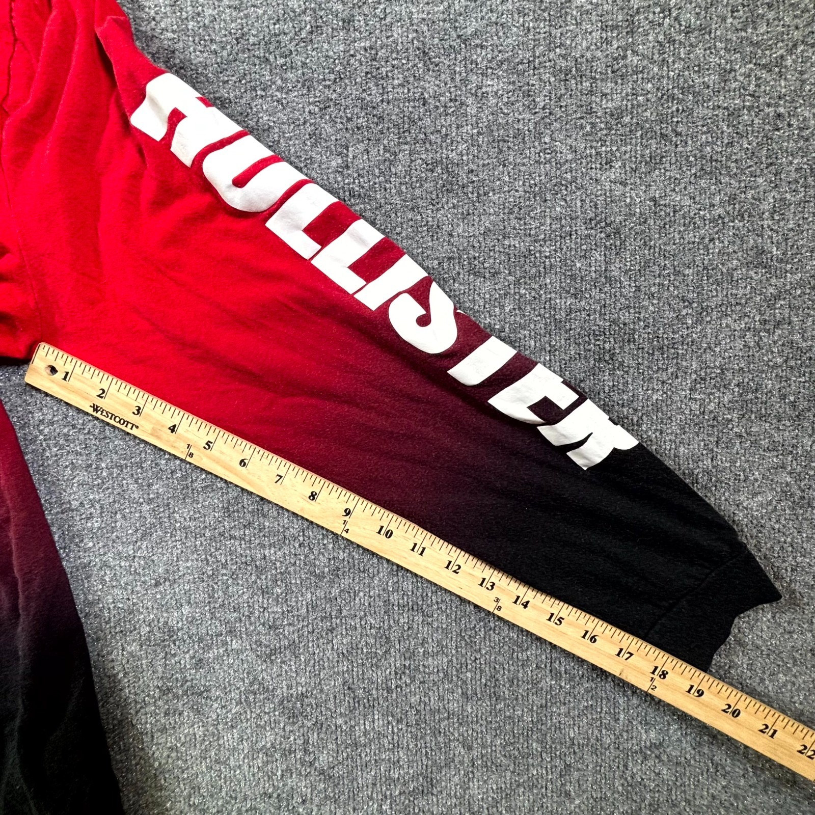 Hollister California Tee Shirt Mens Large Red Black Gradient Graphic Spell Out