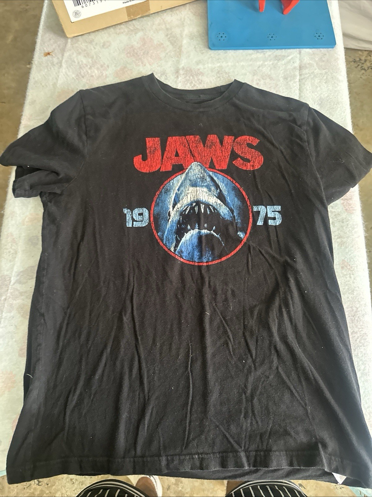 JAWS 1975 Large T-shirt SS Black 🦈 Shark Distressed Logo NWT