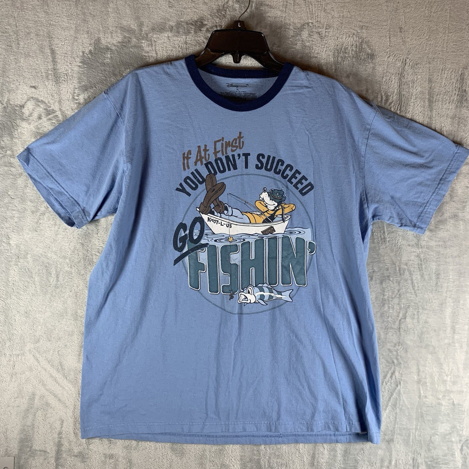 Disney Men&rsquo;s Go Fishing Pluto T Shirt XL 100% Organic Cotton Contrast Collar Tee