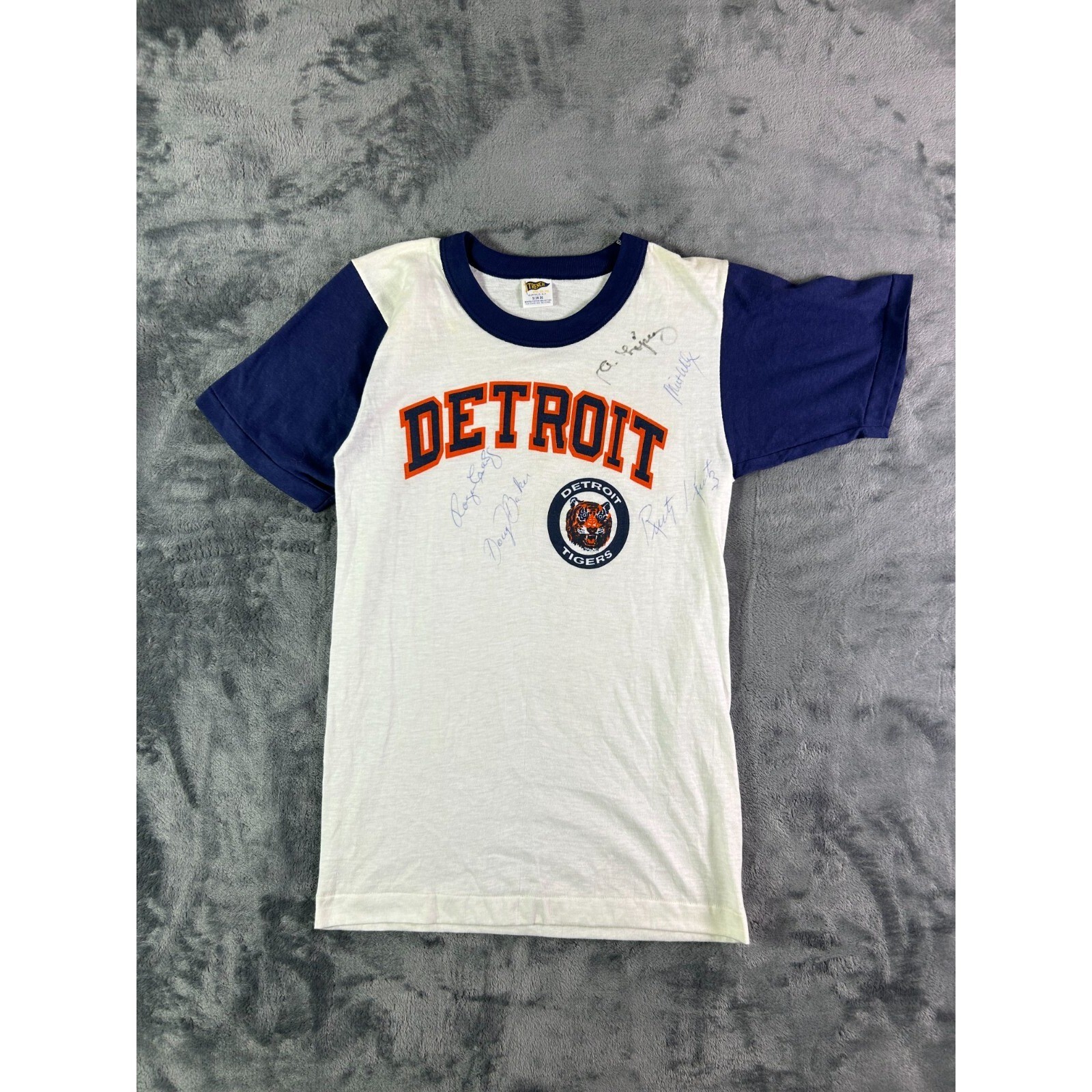 Vintage Detroit Tigers Trench MLB Tee Autographed 80s Size S 34-36 SIGNED RARE