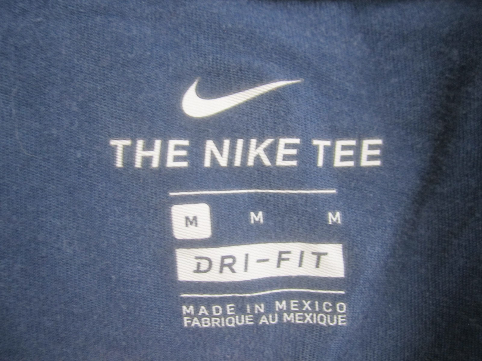 The Nike Tee Mens Medium Shirt Short Sleeve Blue Dri-Fit Crew Neck USA
