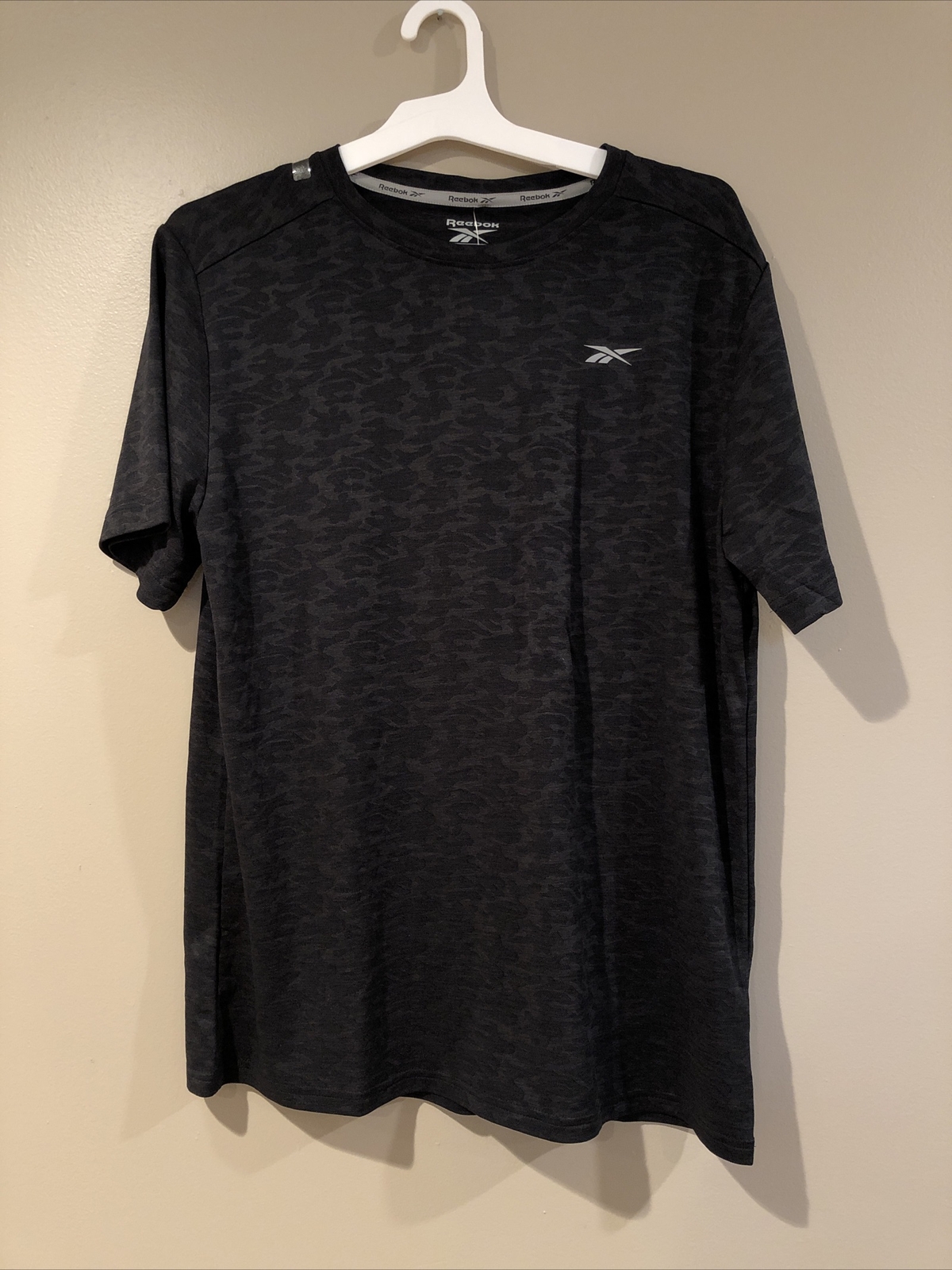 Reebok Men&rsquo;s Bolt Strike Short Sleeve T-Shirt – Black/multi – Size L