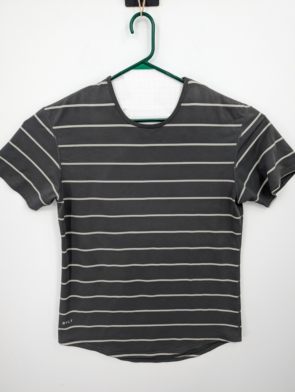 BYLT Drop Cut Lux Men&rsquo;s Athletic Gray Striped Tee Shirt Size Large