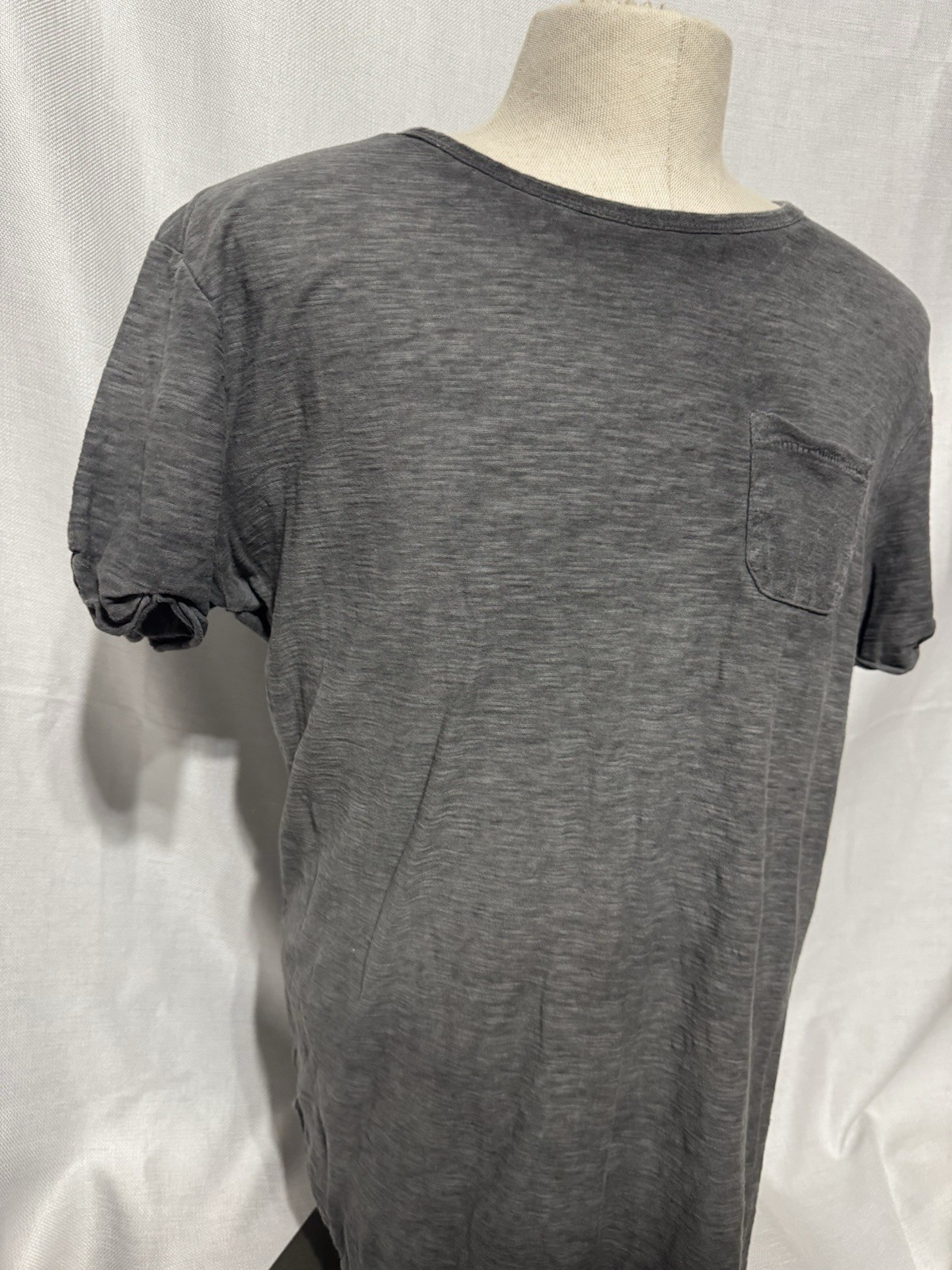 Carbon Tshirt Distressed Gray Longer Length Chest Pocket Men’s Medium