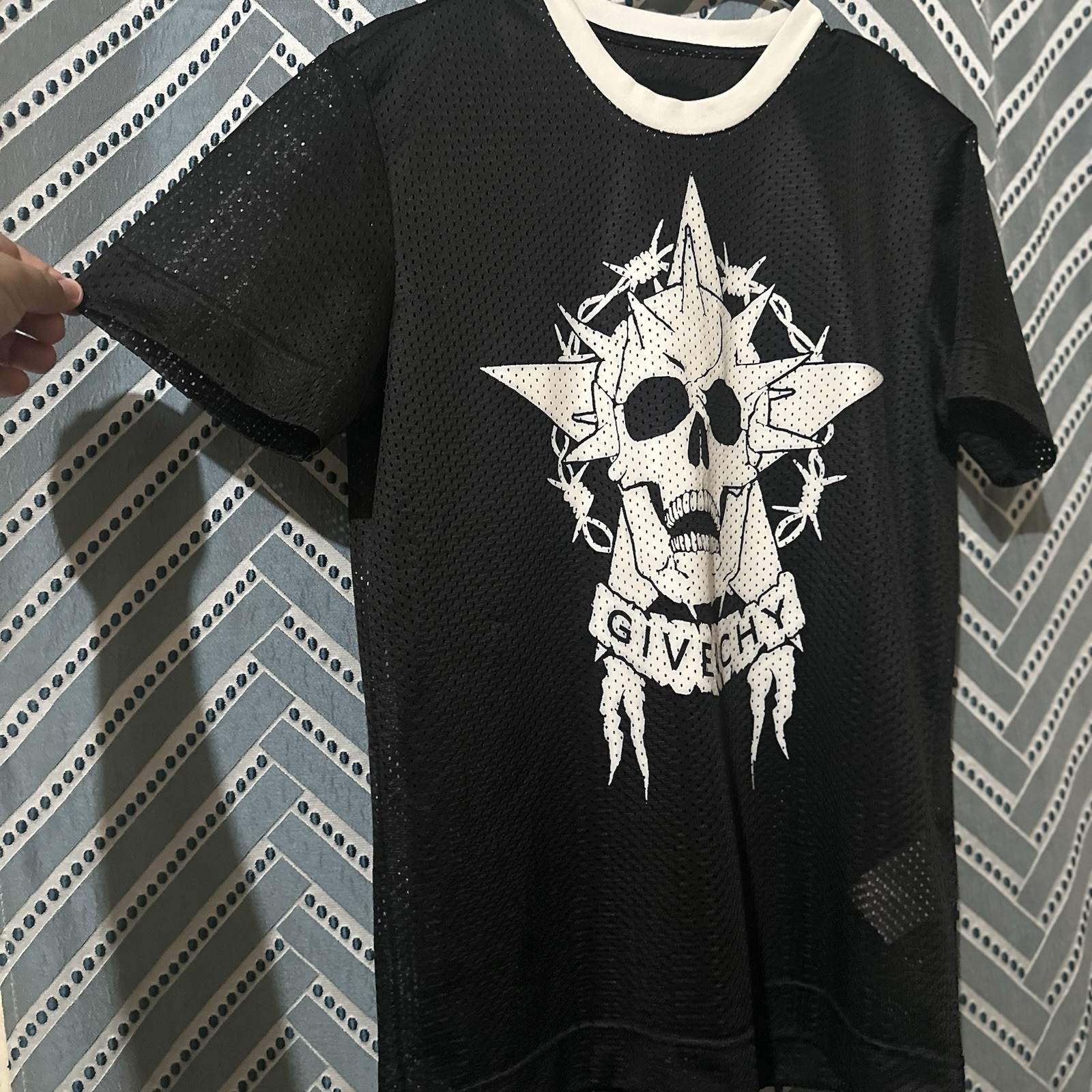 Givenchy Extra Slim Fit Mesh Grunge Graphic T-Shirt Men’s Size Large $450 MSRP