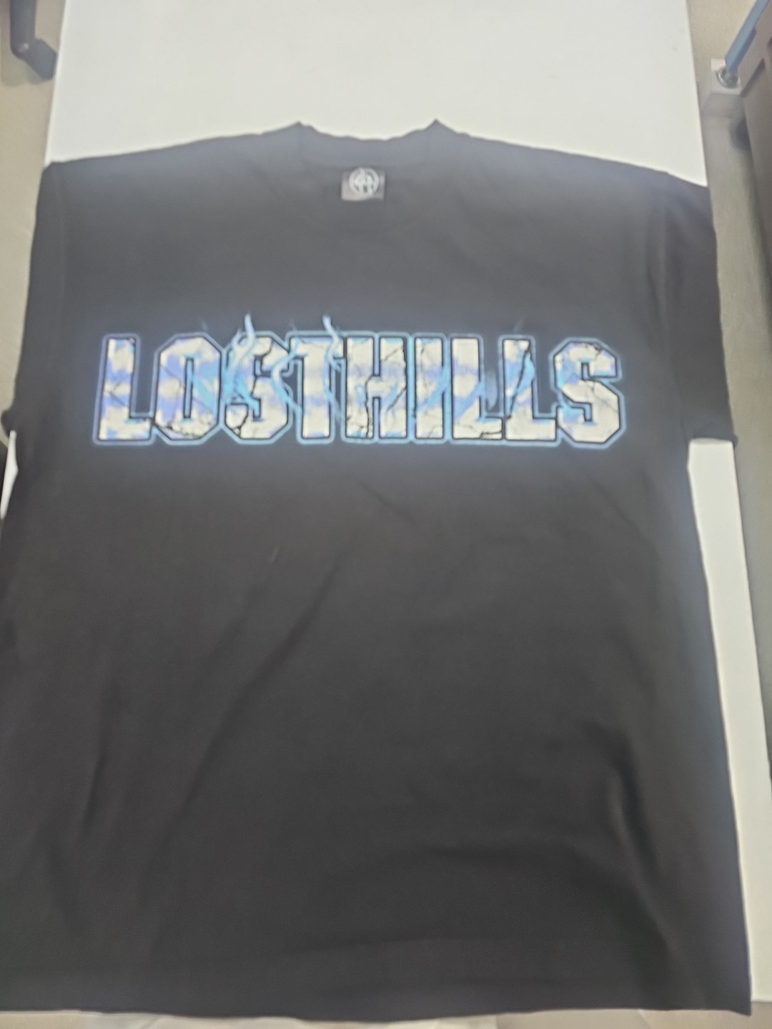 LOST HILLS LOGO FRONT AND MIRROR STYLE LGO BACK BLACK MEN&rsquo;S LG (OS) FIRE 🔥 🔥