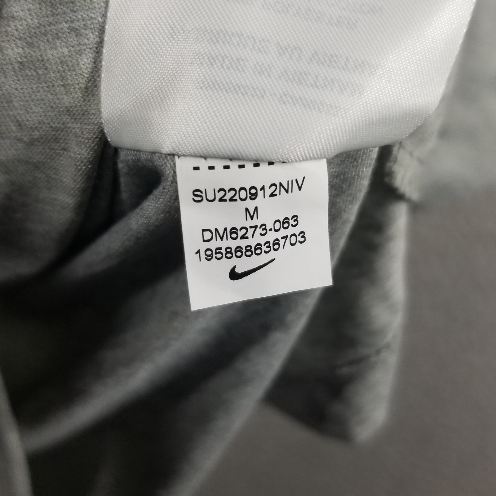 Nike Dri-Fit Graphic Training T-Shirt « Growth Mindset » Grey Mens M (DM6273-083)