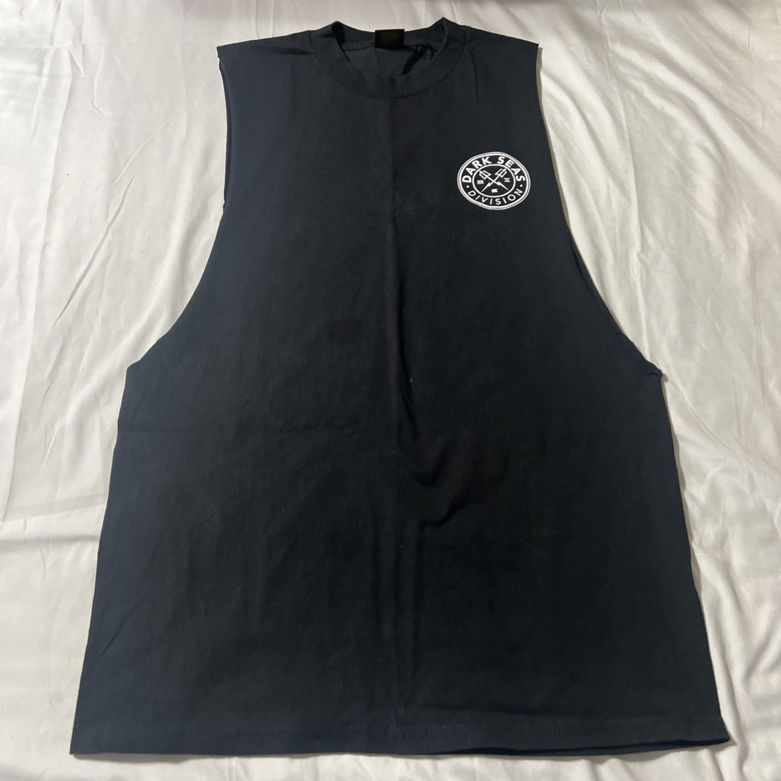 DARK SEAS – Pelican Watch Wicking T-Shirt – Black – No Sleeve Tee