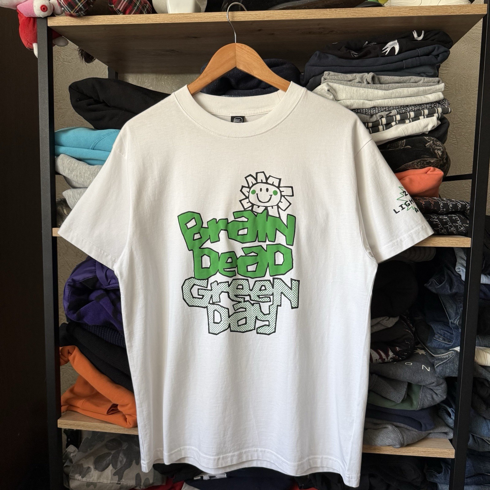 Brain Dead Men&rsquo;s T-Shirt Green Day Lightyears Graphic Print Short Sleeve