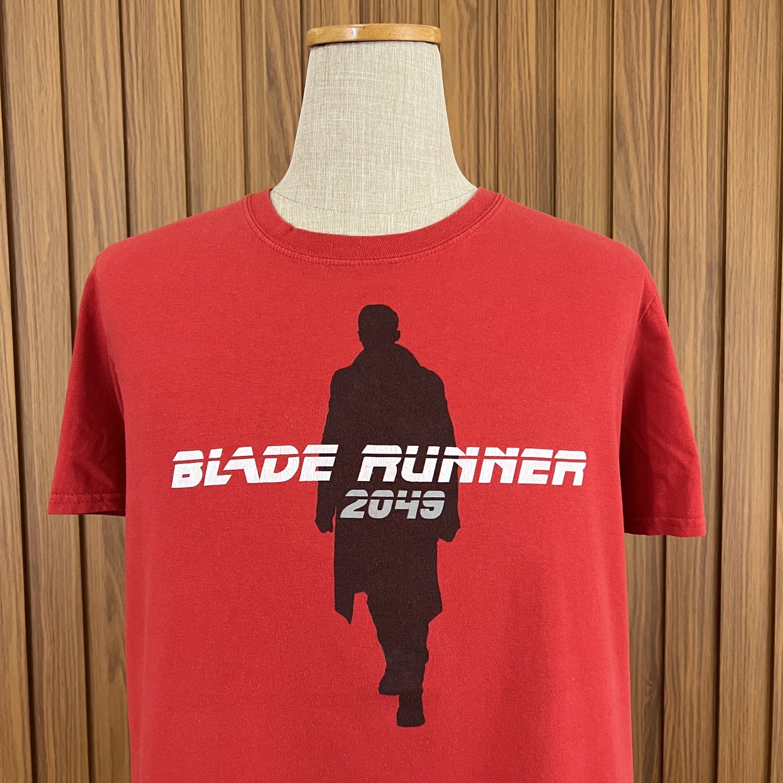 Blade Runner 2049 Red Graphic T-Shirt Adult Size L Sci-Fi Movie Graphic Tee