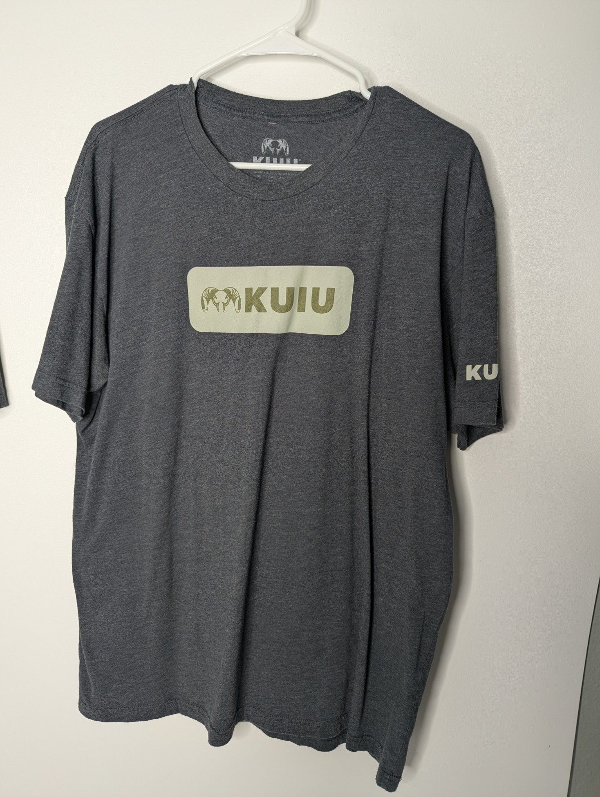 KUIU Men&rsquo;s Size XL Lot of 3 Short Sleeve T Shirts Gray Hunting Shirts