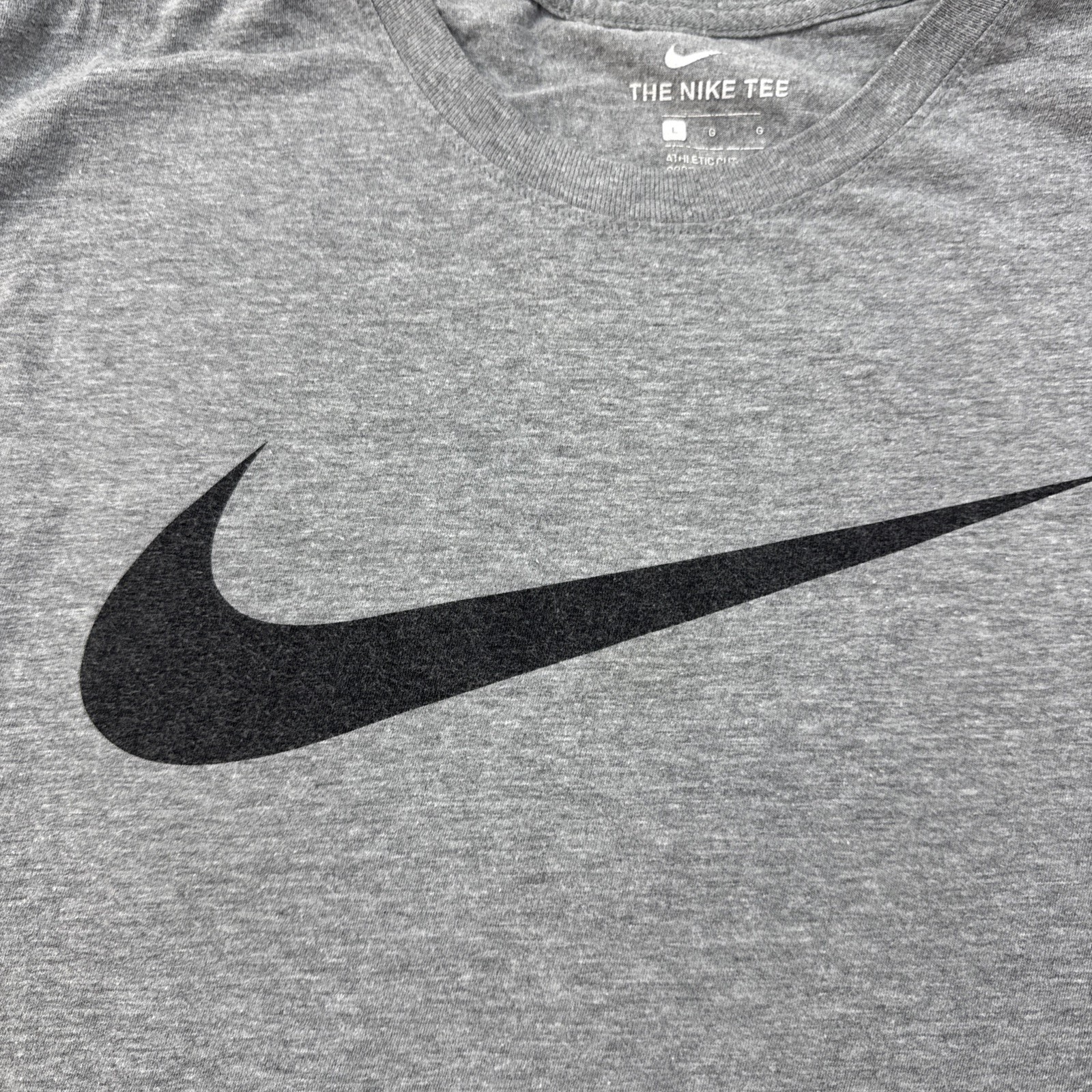 Nike Men&rsquo;s Gray Crew Neck Short Sleeve Athletic Cut Large