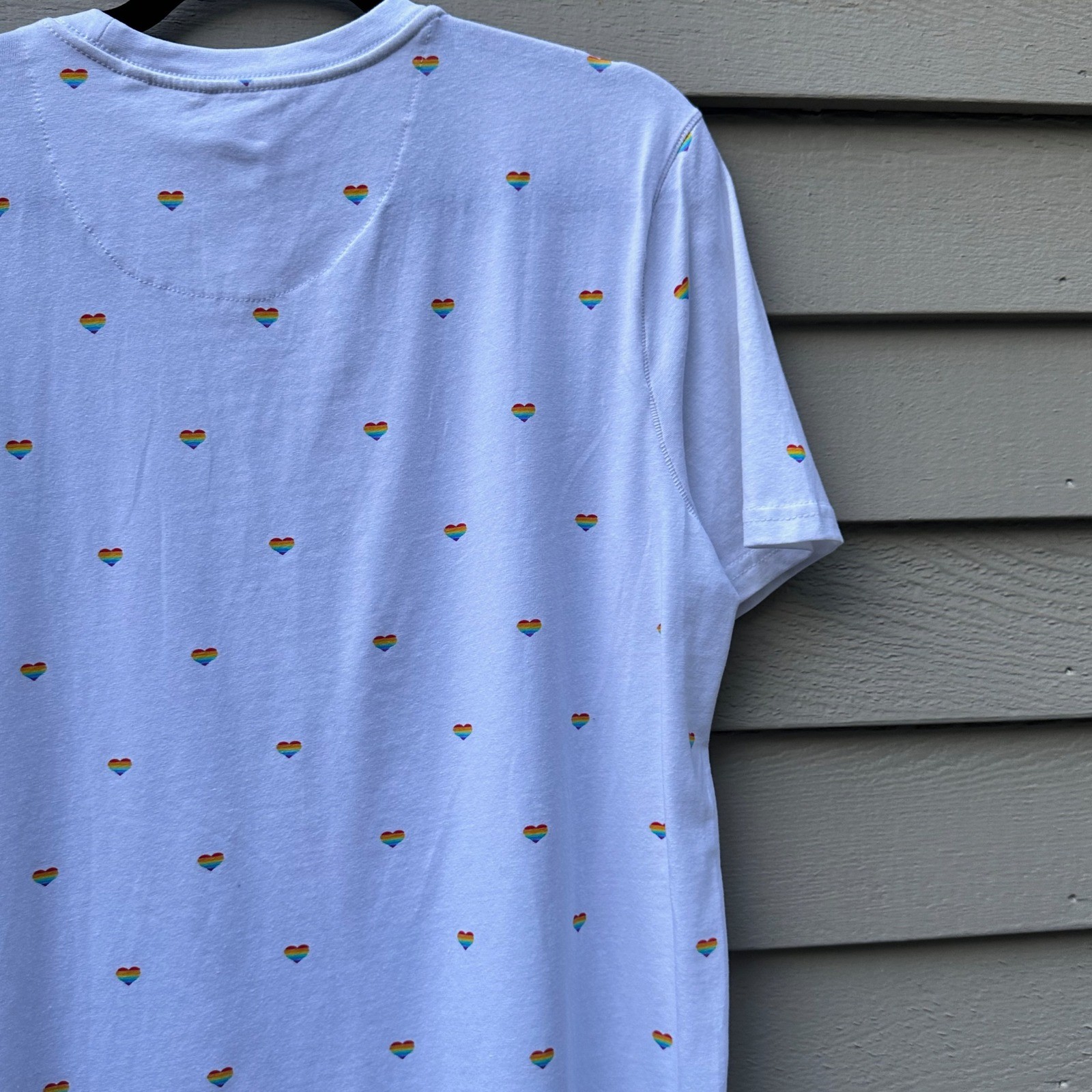 Free Planet Mens White Rainbow Heart Pride T-Shirt Love Is Love Crew Neck M NEW