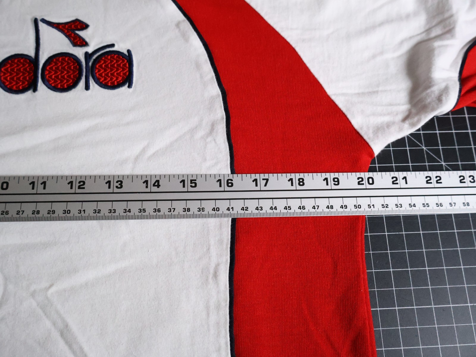 Diadora T-Shirt Men&rsquo;s Medium White Red Logo Embroidery Retro Soccer Cotton