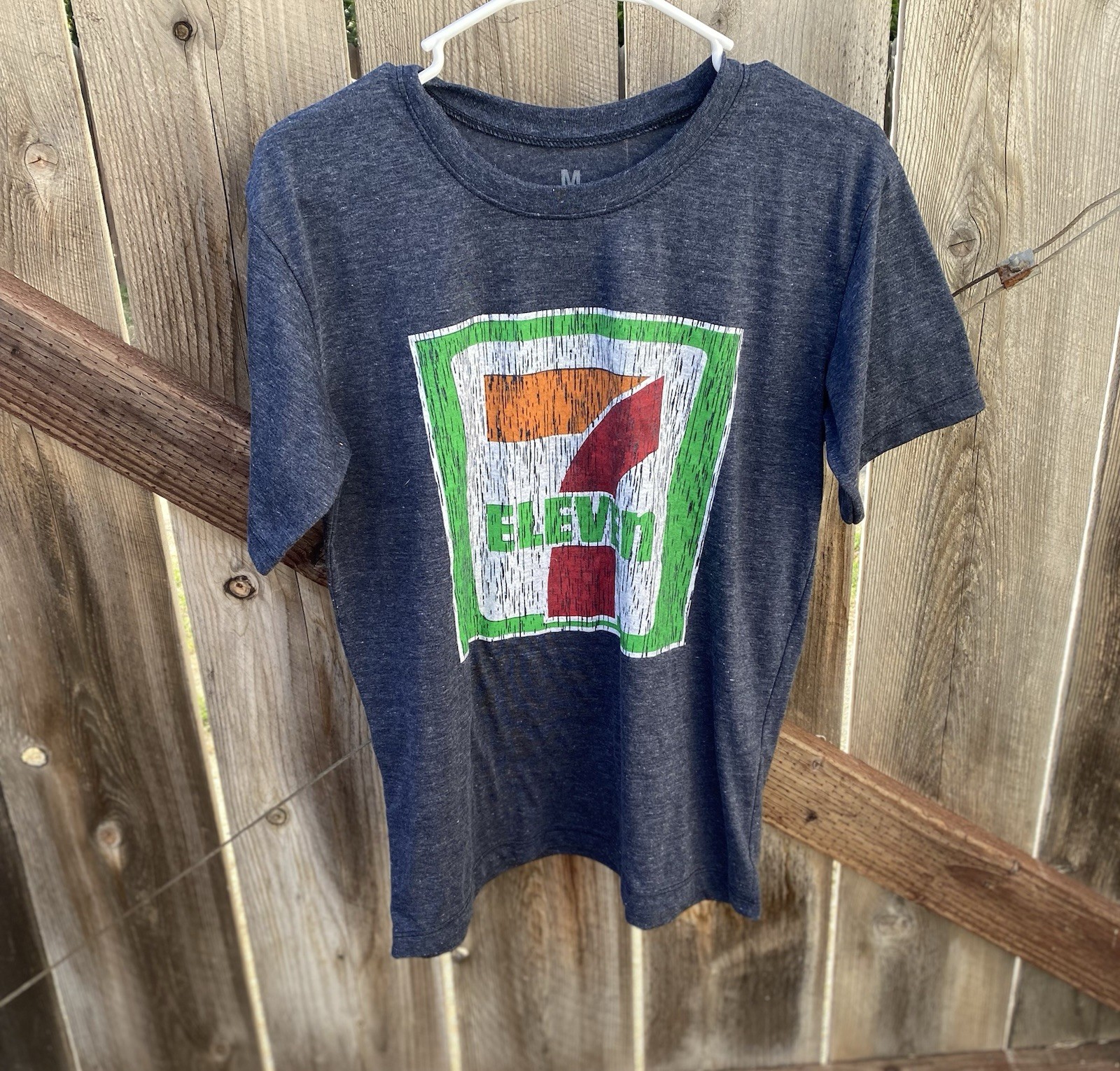 Chang Sud Men&rsquo;s Gray 7-Eleven Graphic Cotton Blend Crew Neck T-Shirt M