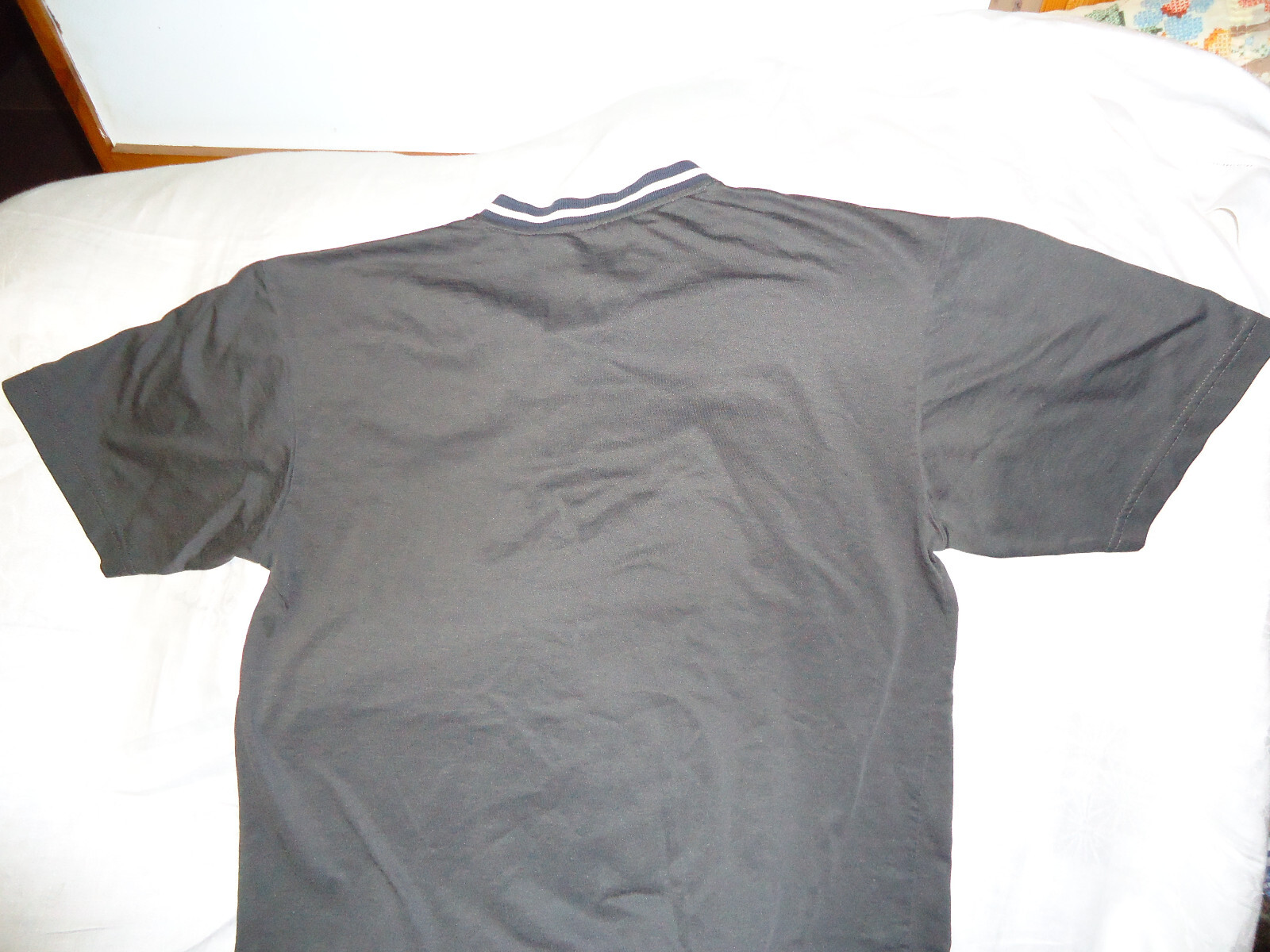 Aeropostale mens S T-shirt V-neck gray cotton blend solid graphic