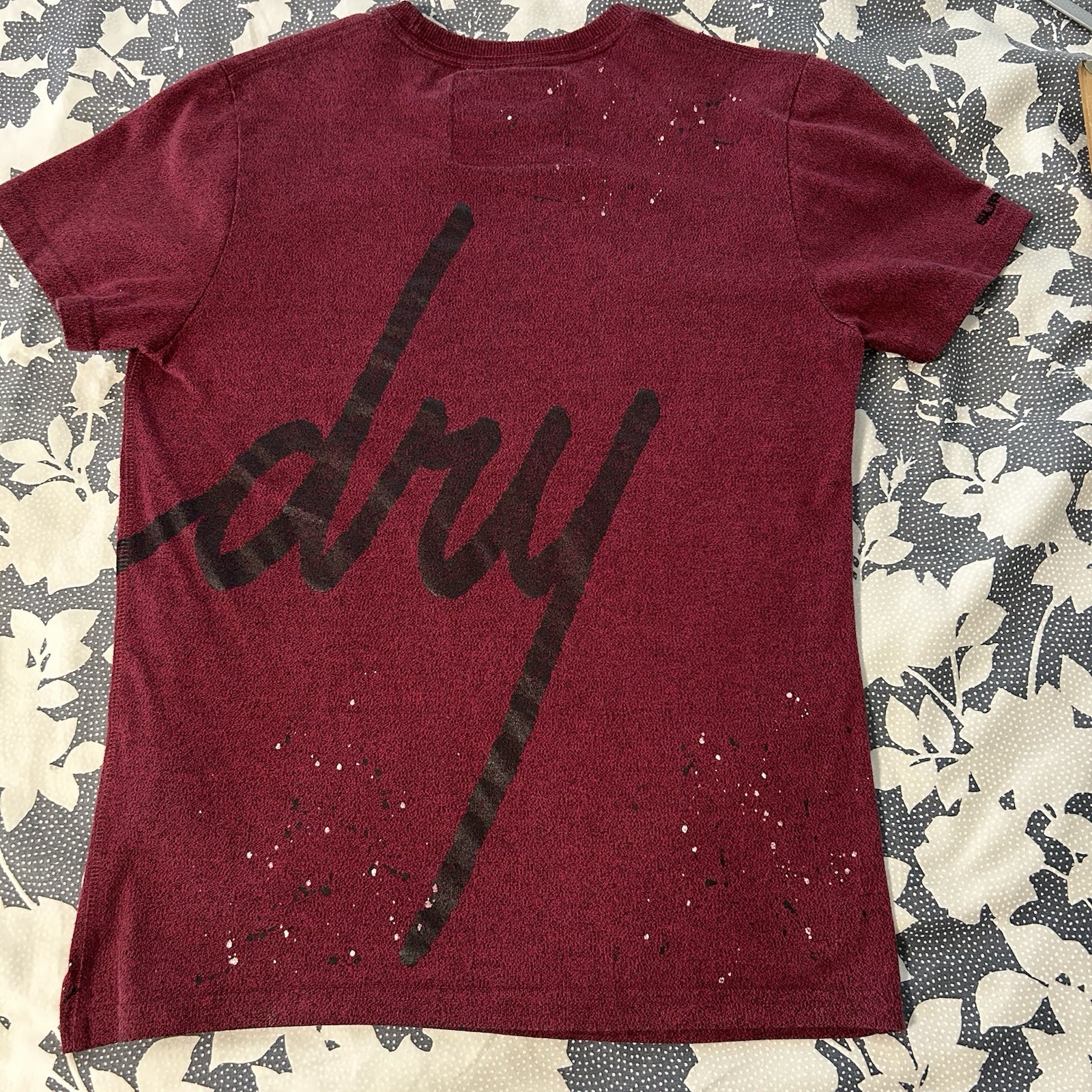 Superdry Sport NYC 1984 Men M Tee Burgundy Red Paint Splatter Top M10004SR