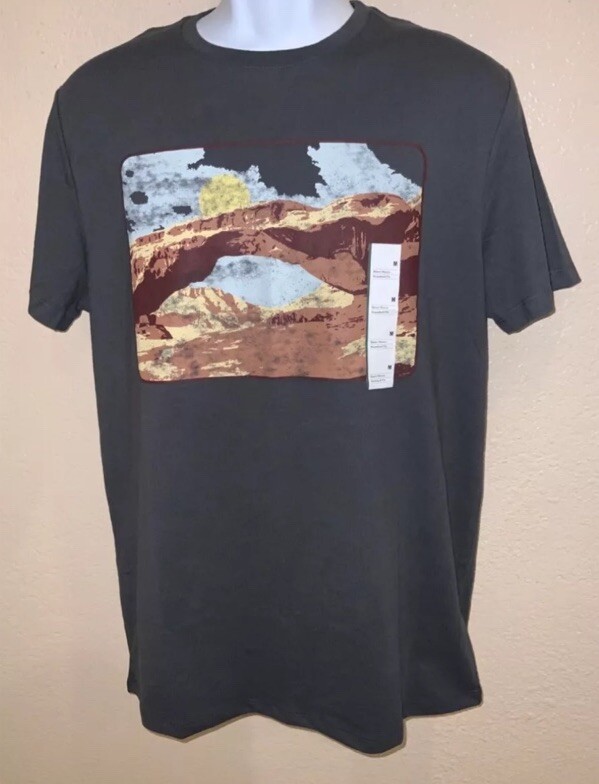 Mens MEDIUM Graphic Tee Short Sleeve GRAY w/ graphic print 60% Cotton 40% Polyes