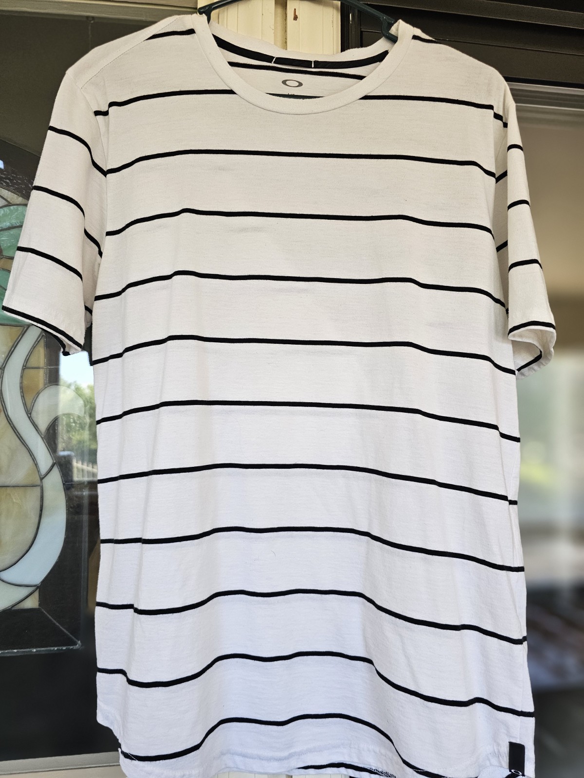 Oakley Men&rsquo;s Striped Crew Neck Short Sleeve Logo T-Shirt White/Black L