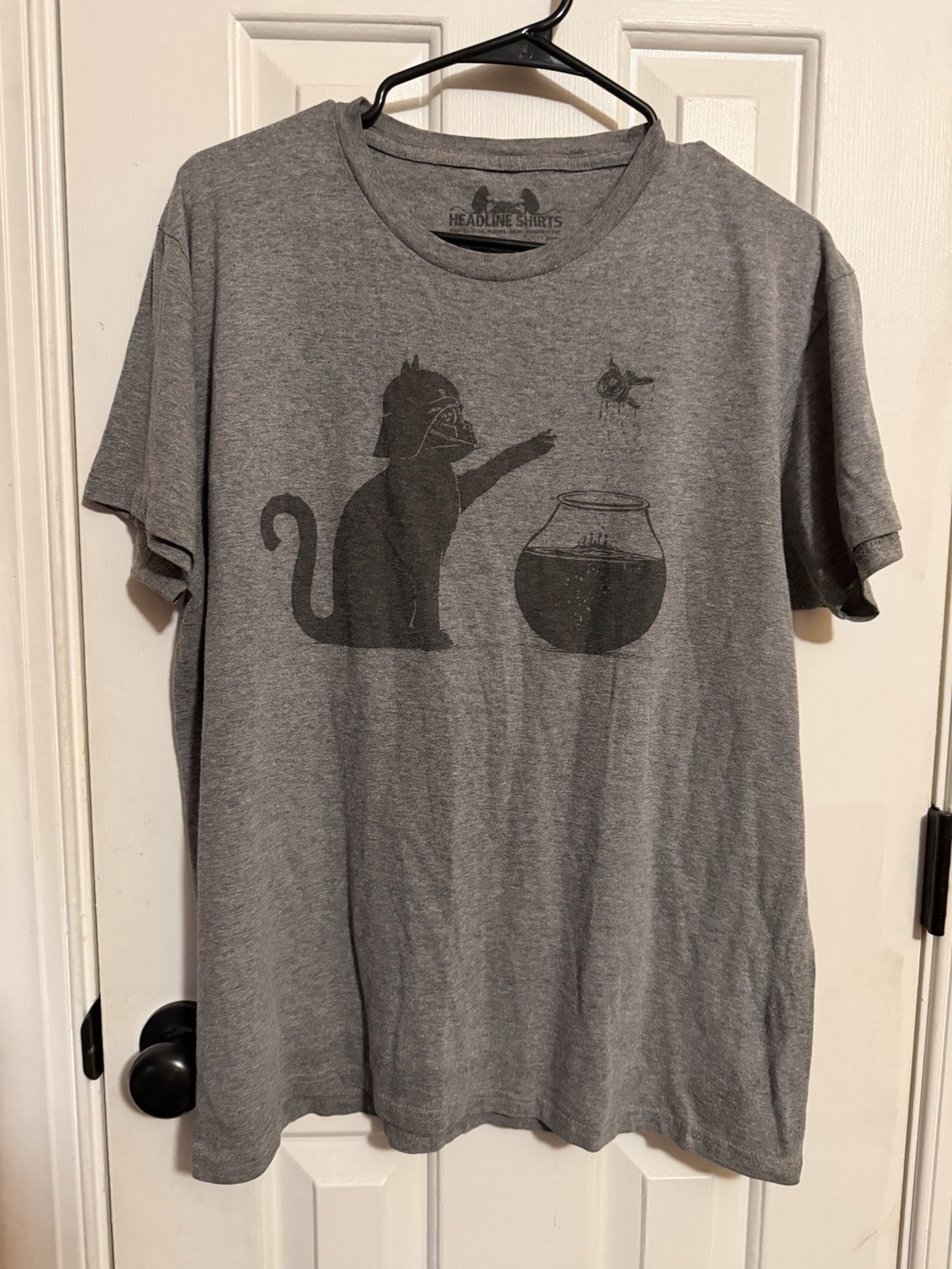 Cat Darth Vader Fish Bowl Gray Graphic T-Shirt Large Star Wars Headlines