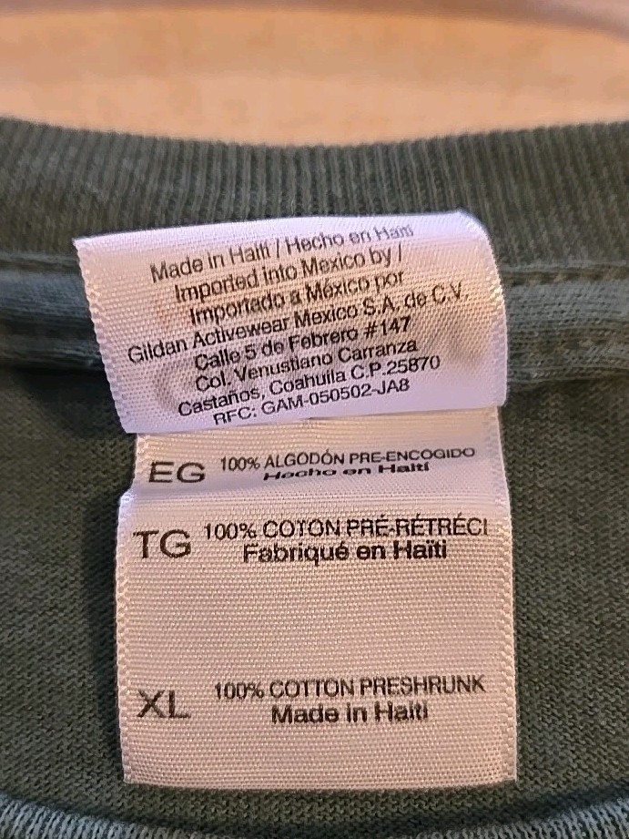 Men&rsquo;s Gildan Vault Factory T-Shirt XL Short Sleeve Top Preshrunk Cotton Clothing