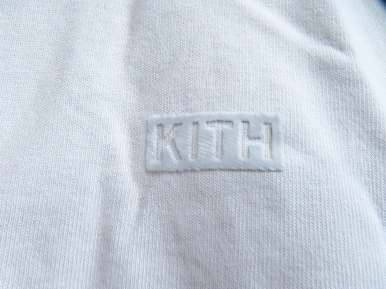 KITH – Classic Crew Neck T-Shirt – Light Grey – Soft Cotton Fabric – Size M