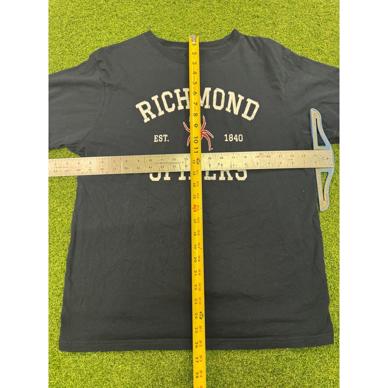 Richmond Spiders T-Shirt Mens Large Navy Blue University of Richmond