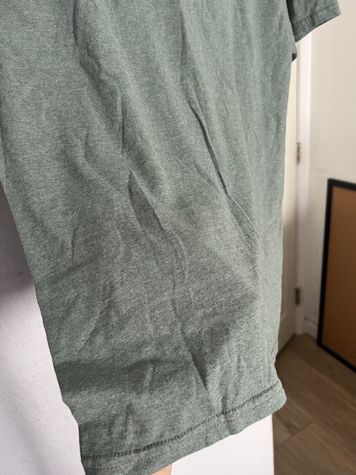 Gildan Men Crewneck Shirt Size Medium Green Short Sleeve Cotton Blend