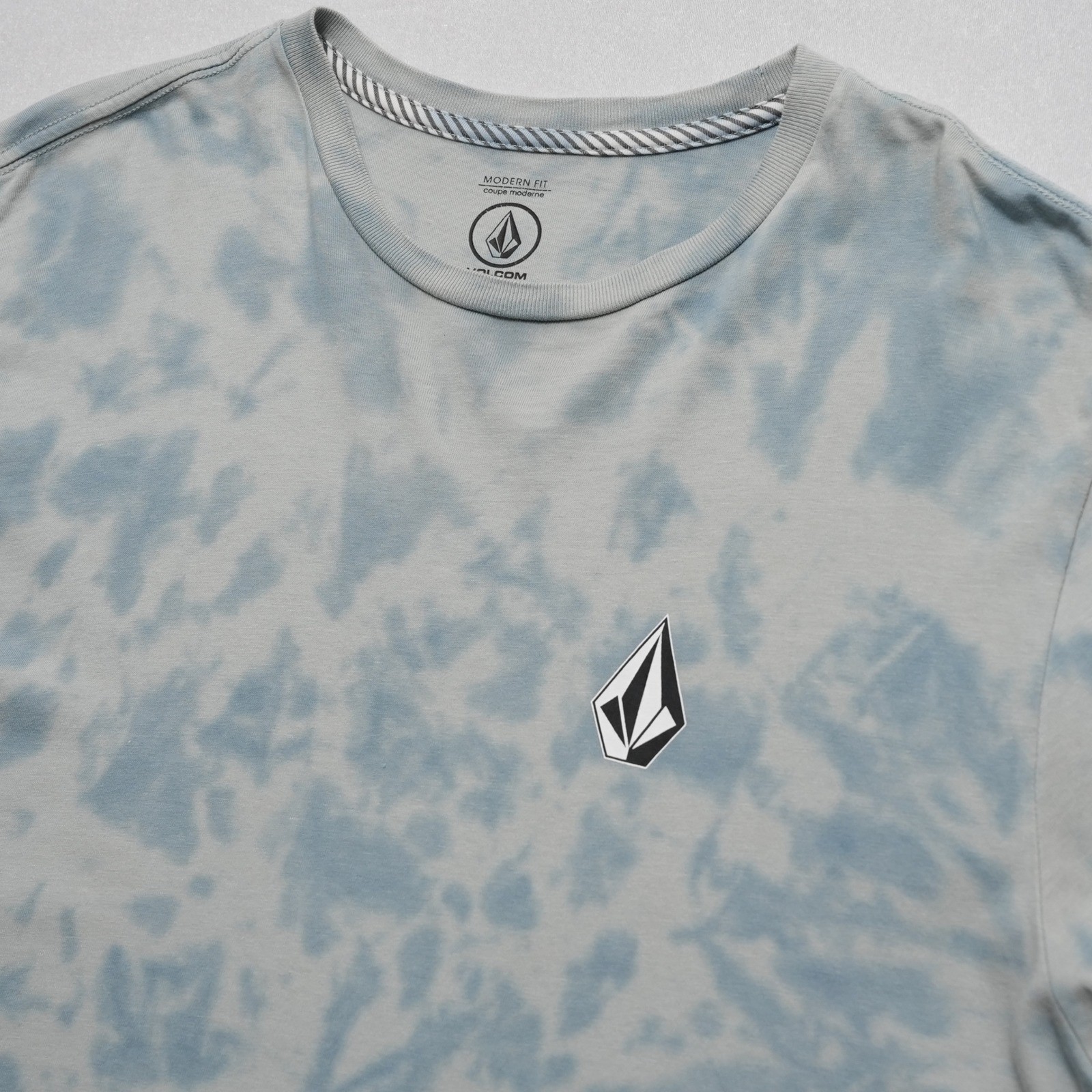 Volcom Stone Dye T-Shirt Mens Large Celestial Blue Tie Dye Modern Fit A5232200