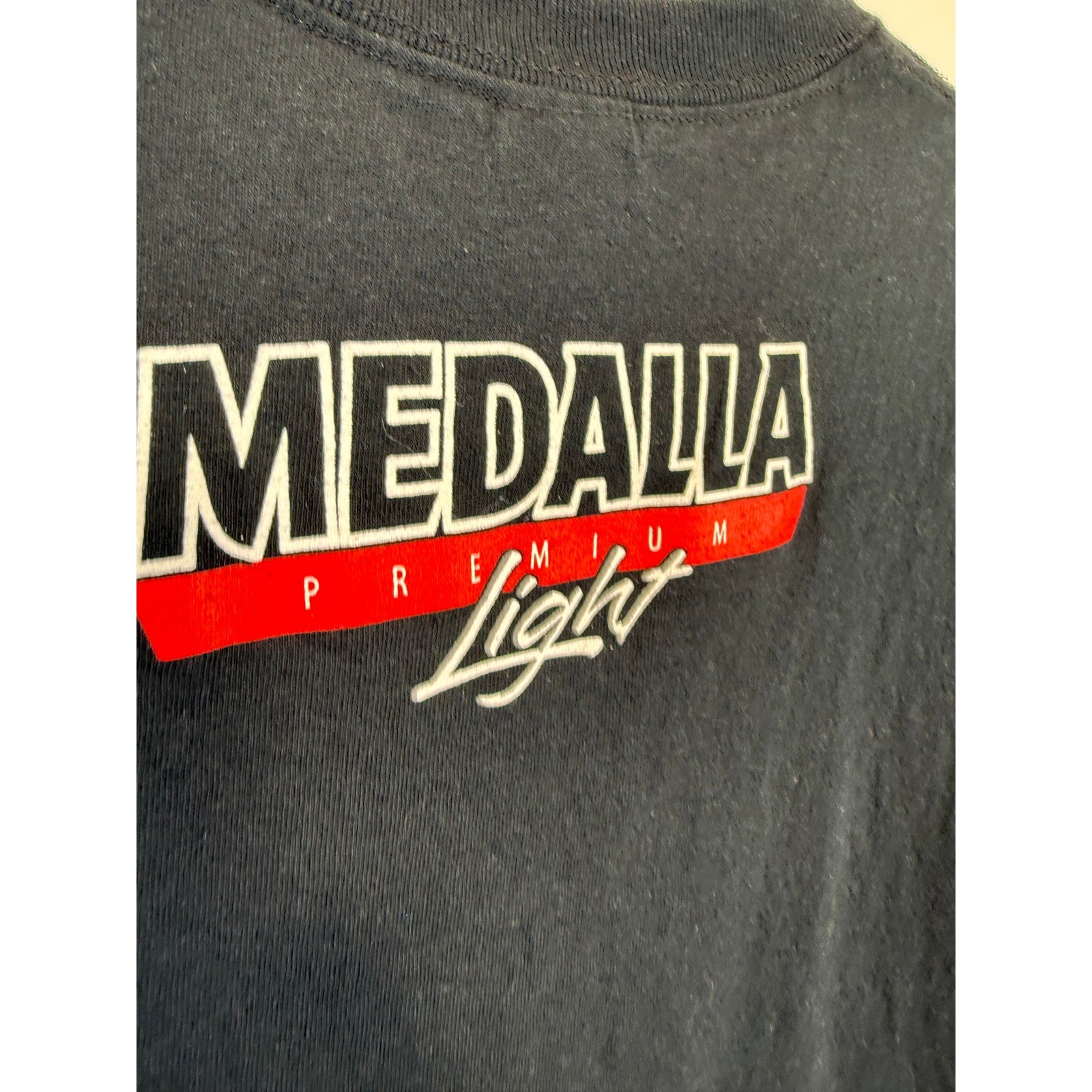 Gildan Medalla Light Premium Beer Graphic T-Shirt Mens Medium Black Tee Cerveza