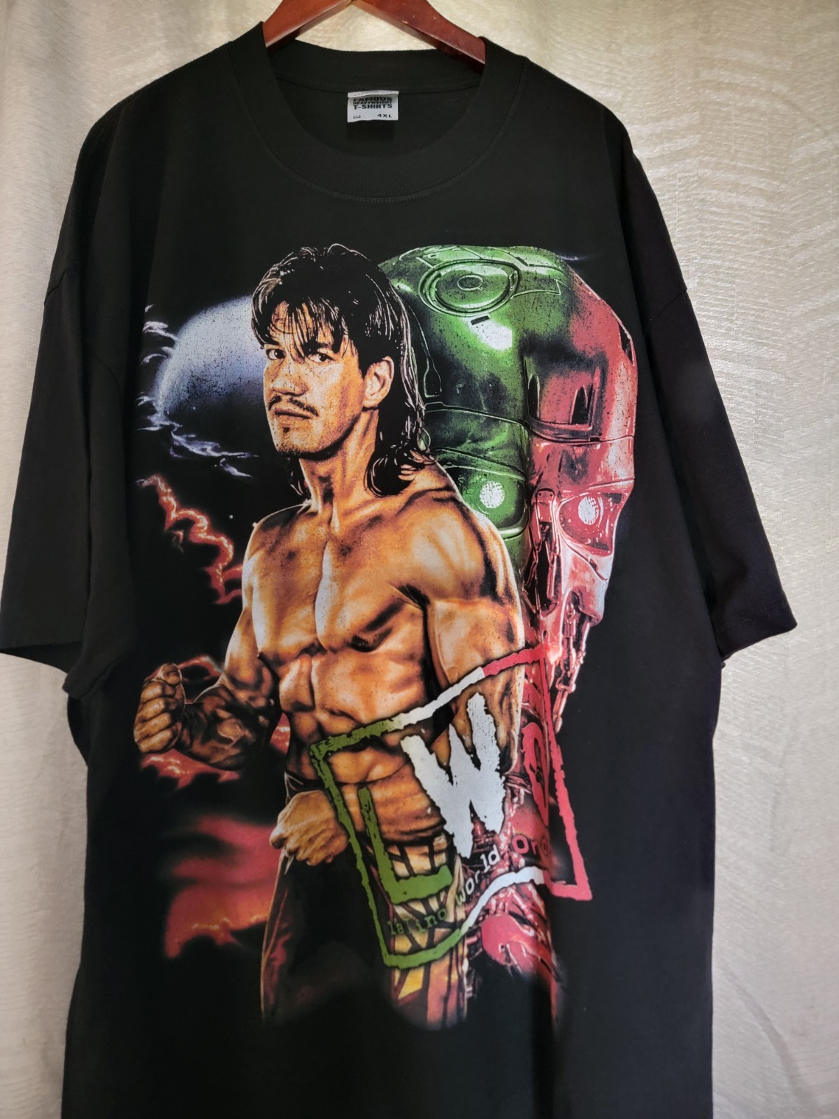 EDDIE GUERRERO LWO ON A SHAKA HEAVYWEIGHT GARMET DYED T SHIRT « MODERN »