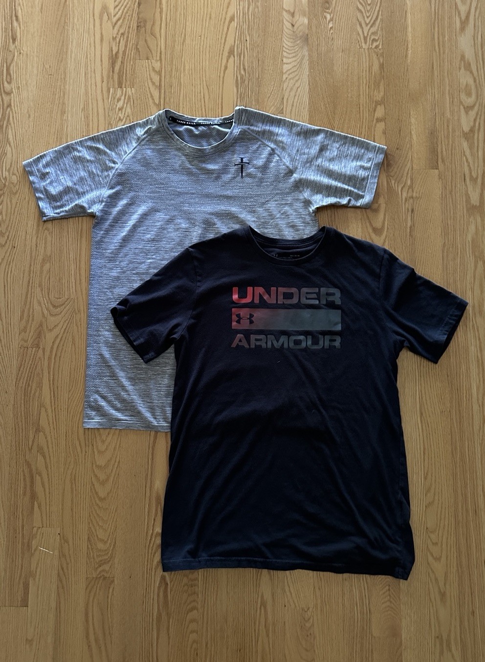 Lot Of 2 Mens Black Under Armour T-Shirt & Gray 3 Cross T-Shirt Size Medium