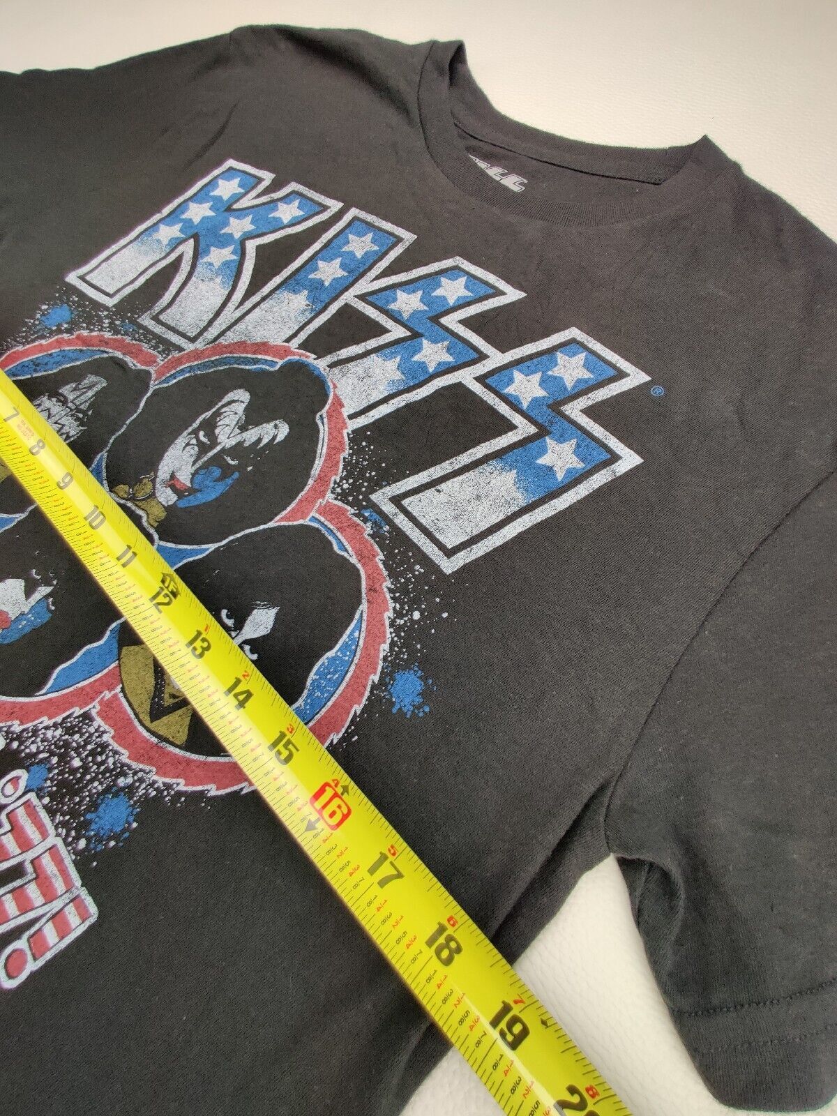 KISS Alive In ‘77 Concert T-Shirt Men&rsquo;s Large Black Short Sleeve T-Shirt