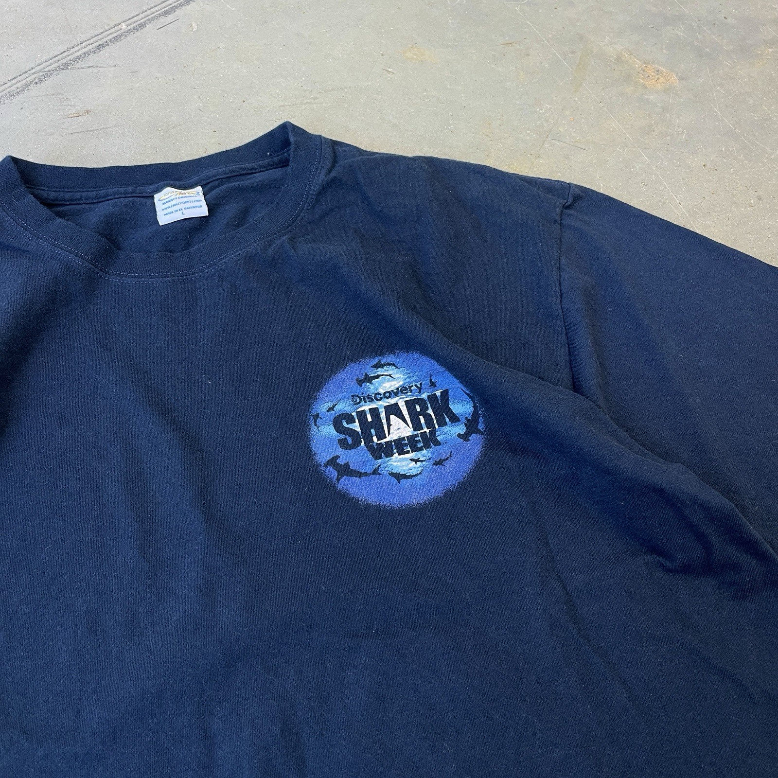 Crazy Shirts Discovery Shark Week Mens Large Navy Blue Short Sleeve T Shirt