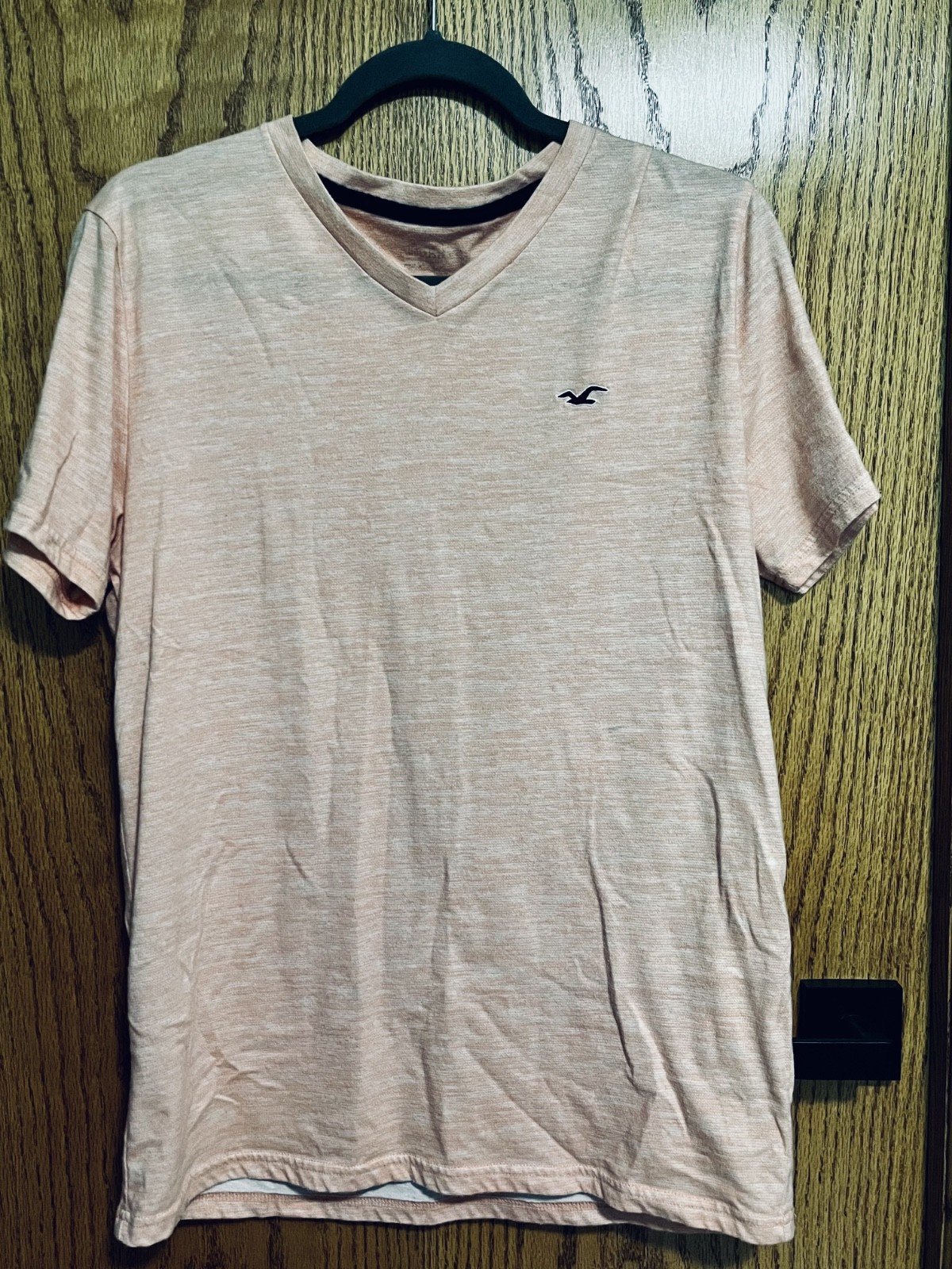 Hollister. Men&rsquo;s pink tee. V neck with emblem Medium
