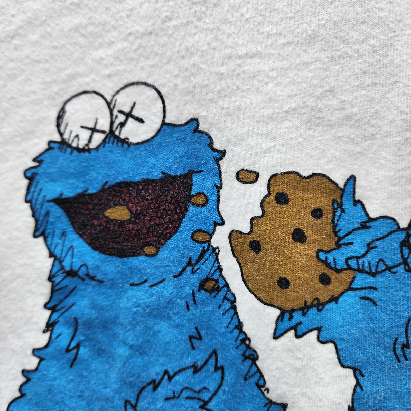 Uniqlo UT KAWS Sesame Street Cookie Monster T Shirt Mens XL White