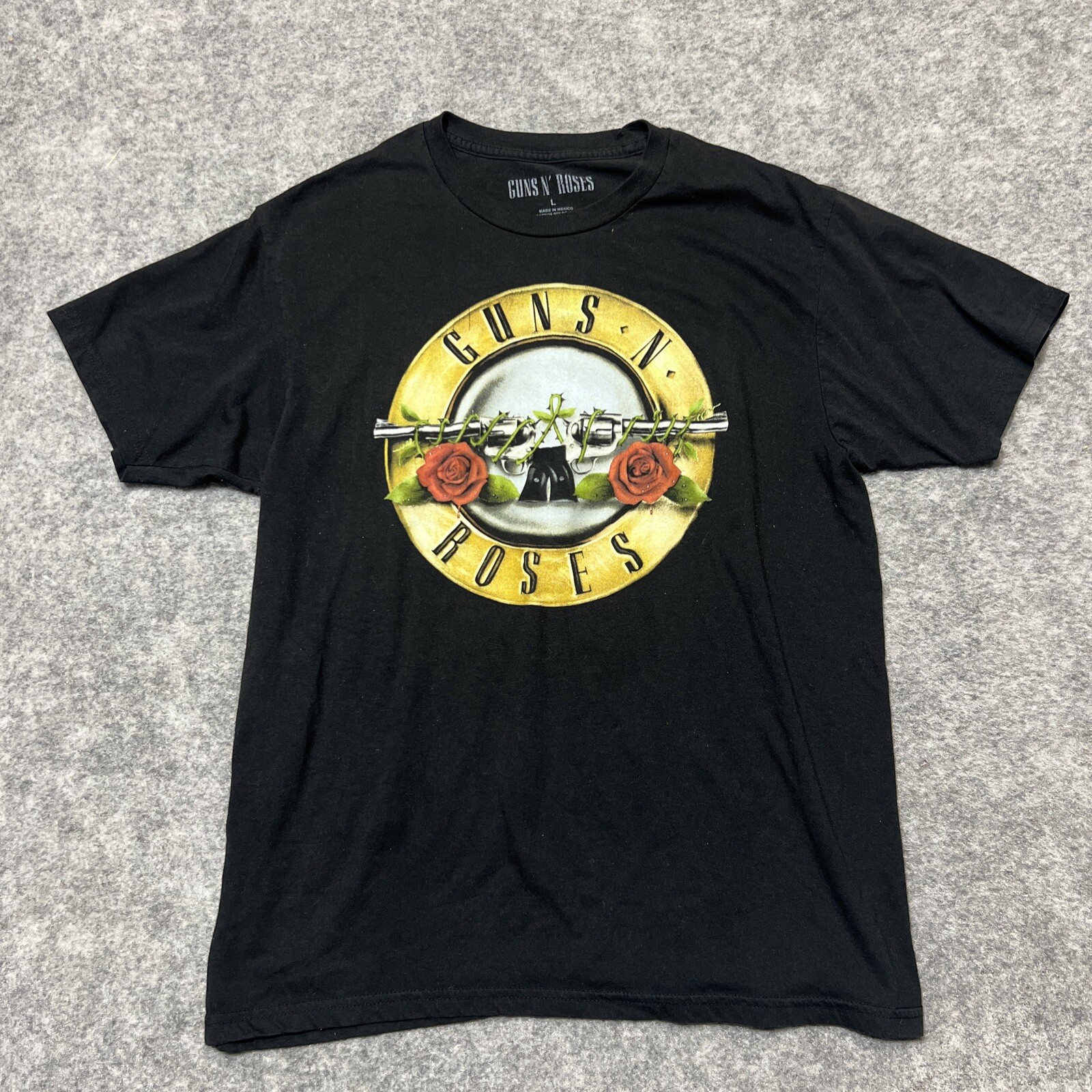 GUNS N&rsquo; ROSES CLASSIC FLOWER REVOLVER LOGO – BLACK MEDIUM T-SHIRT