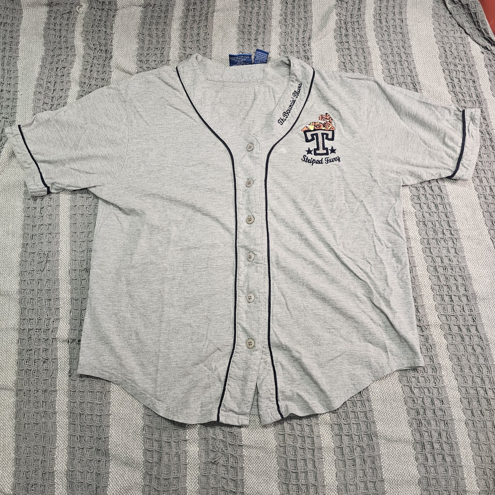 Vintage Pooh Men&rsquo;s L Gray Baseball V-Neck Jersey Winnie the Pooh Tee