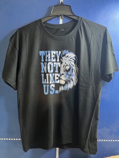 Lion Graphic Black T-Shirt, XL – « THEY NOT LIKE US », everyday casual streetwear.