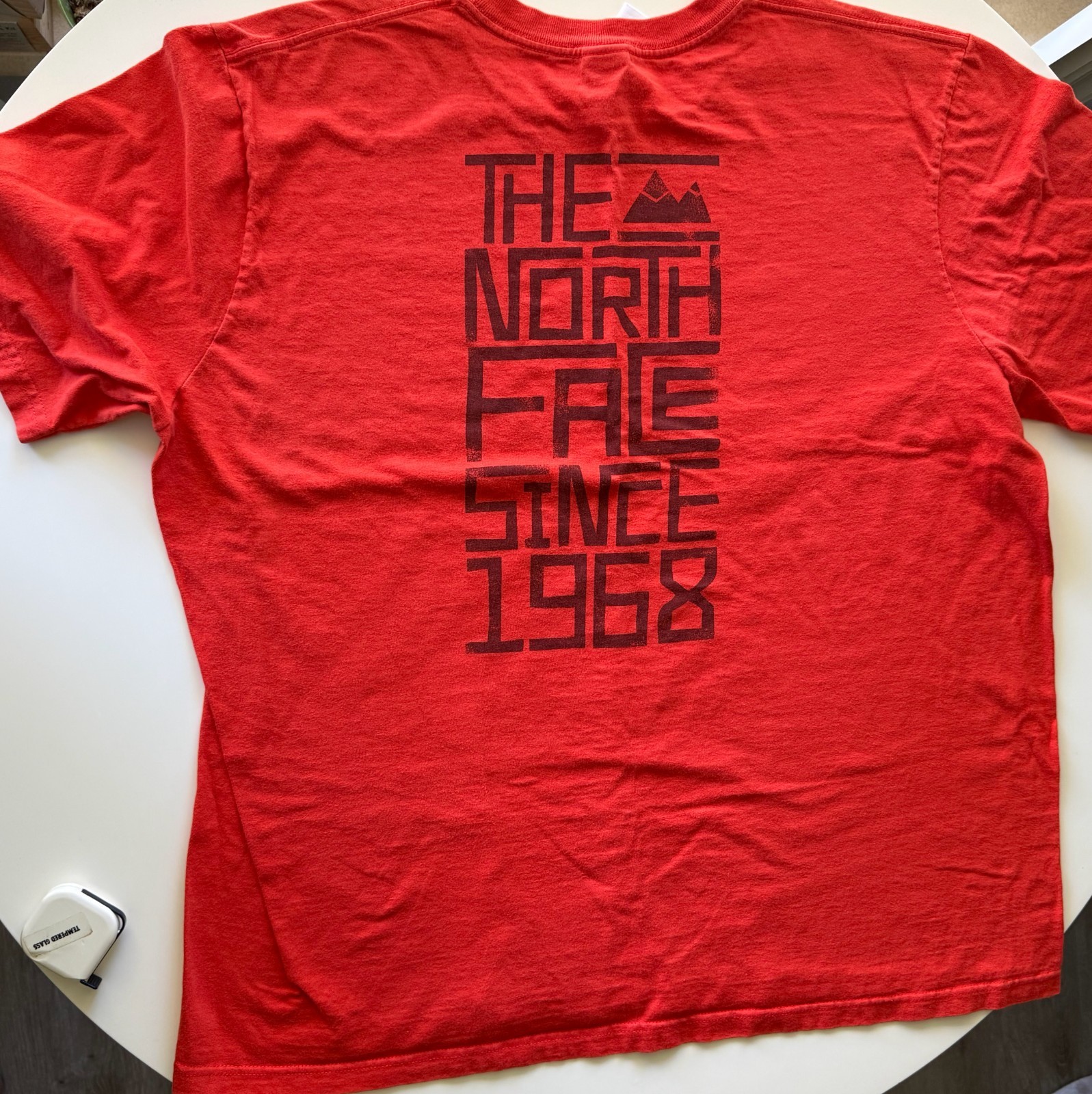 The North Face « Since 1968 » Heritage Graphic Tee – Red – Men&rsquo;s Size XL
